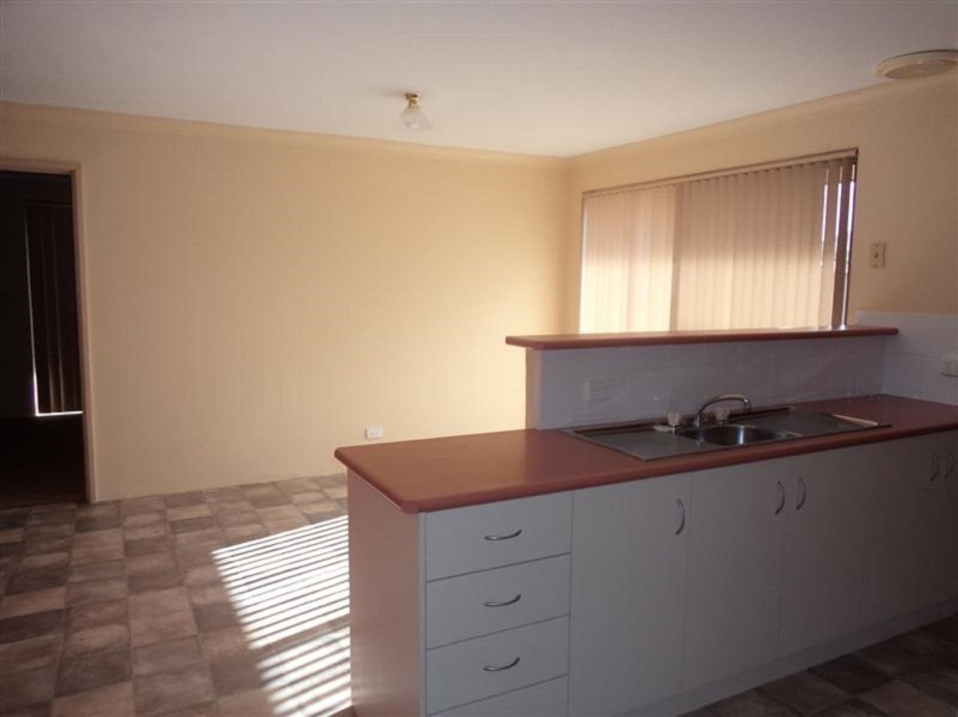 20/61 Rockingham Beach Road, Rockingham, WA, 6168, Cooloongup - Thumbnail 4