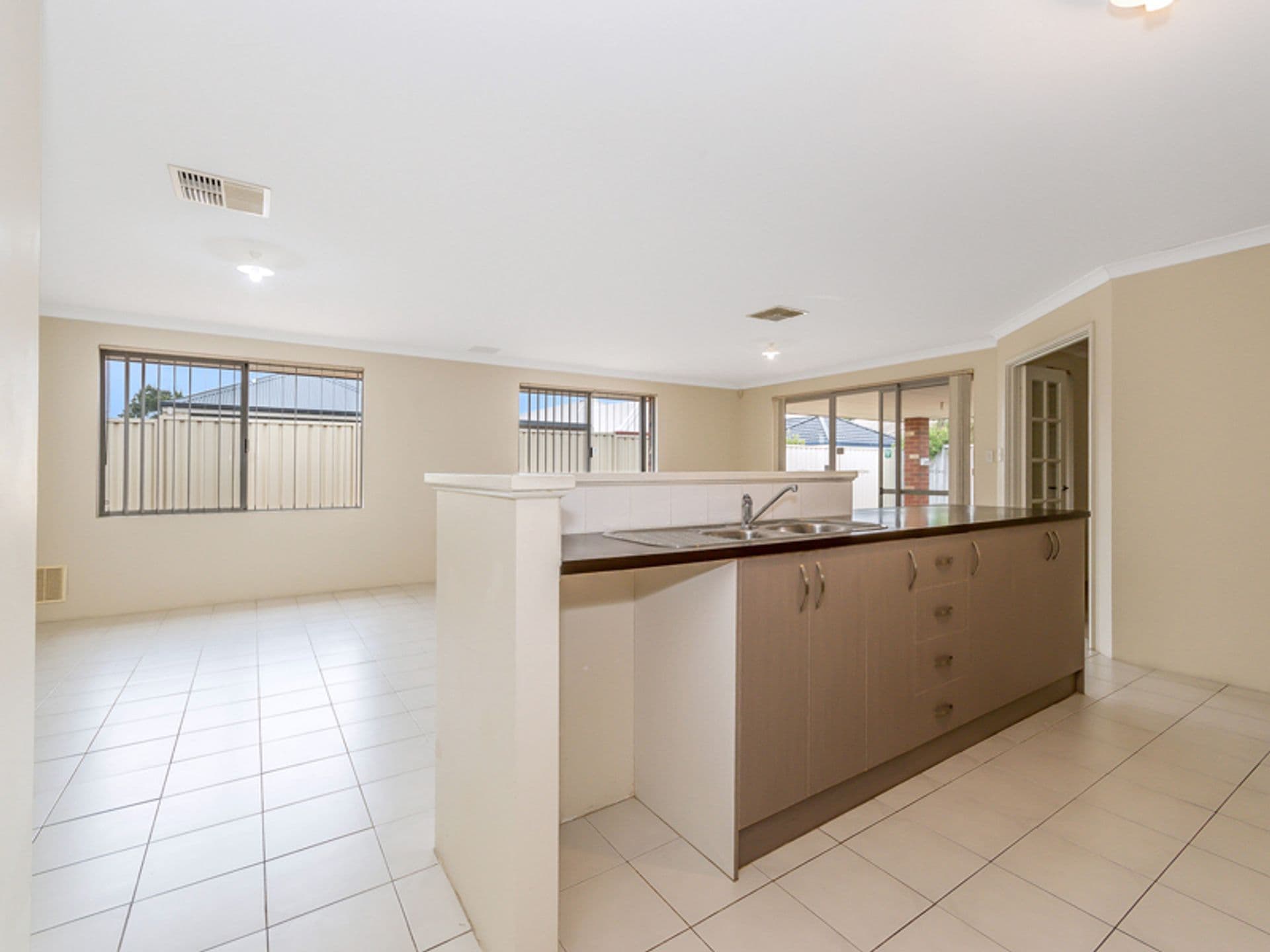 20/61 Rockingham Beach Road, Rockingham, WA, 6168, Shoalwater - Thumbnail 7