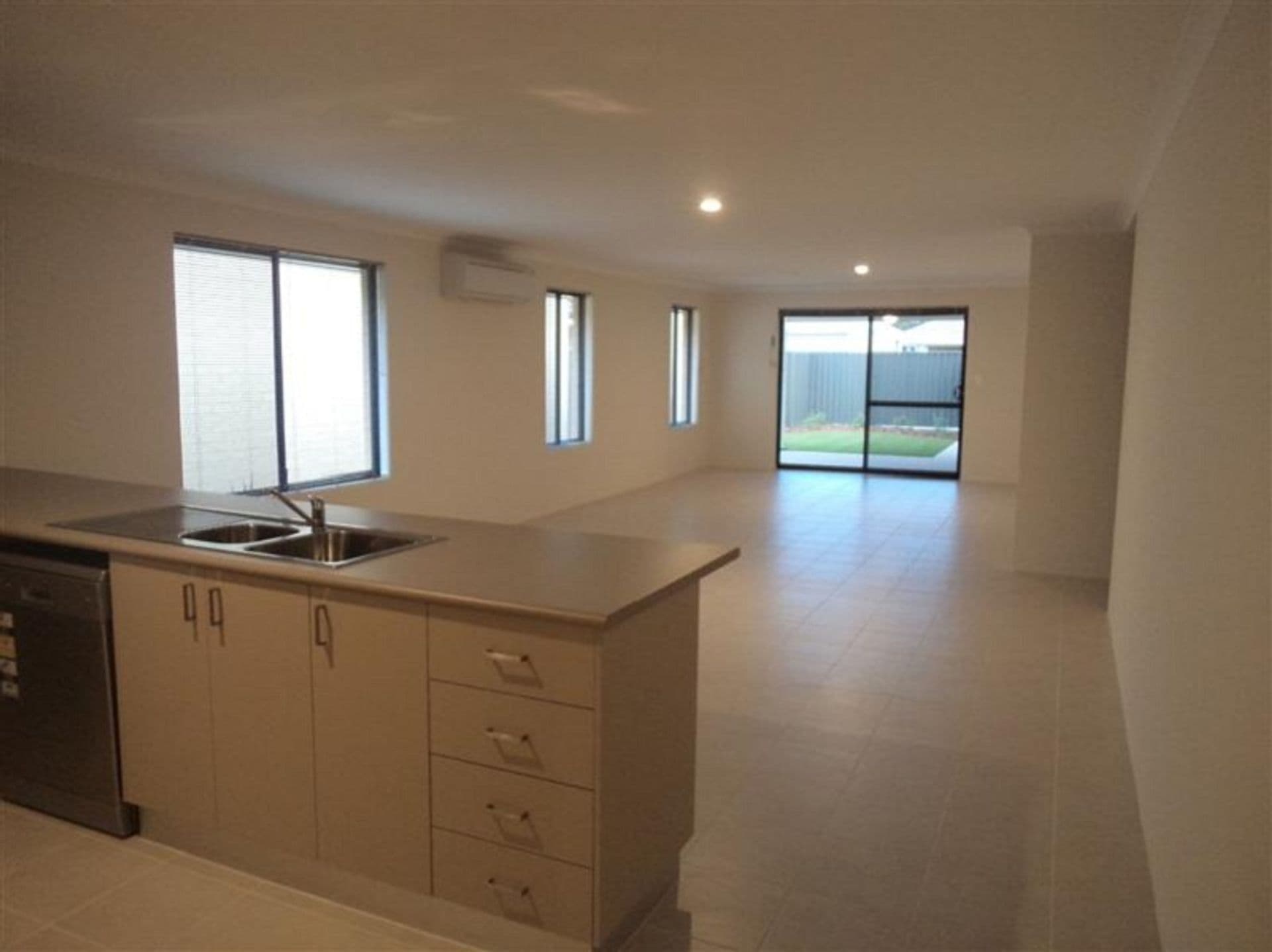 20/61 Rockingham Beach Road, Rockingham, WA, 6168, Baldivis - Thumbnail 5