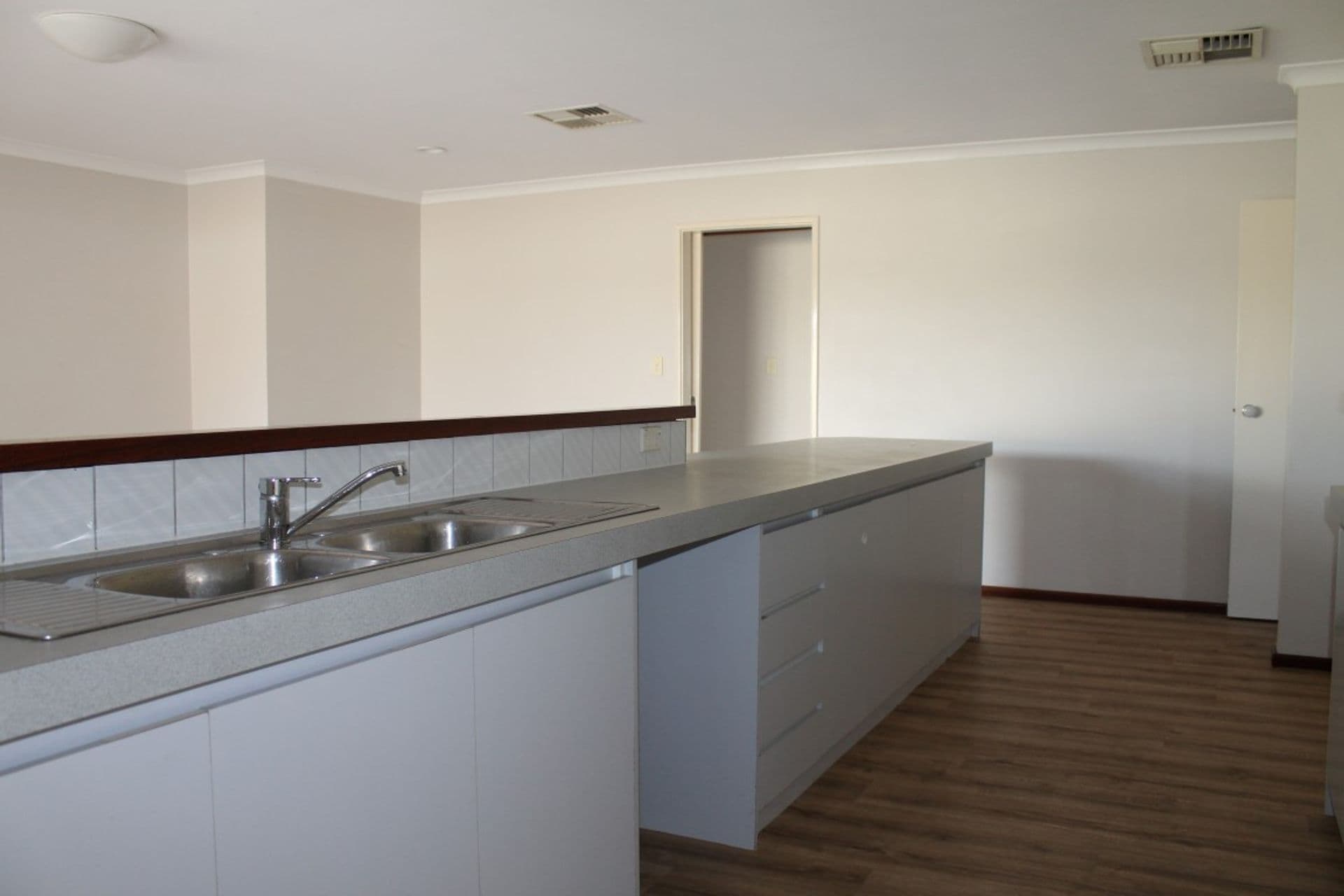 20/61 Rockingham Beach Road, Rockingham, WA, 6168, Warnbro - Thumbnail 3