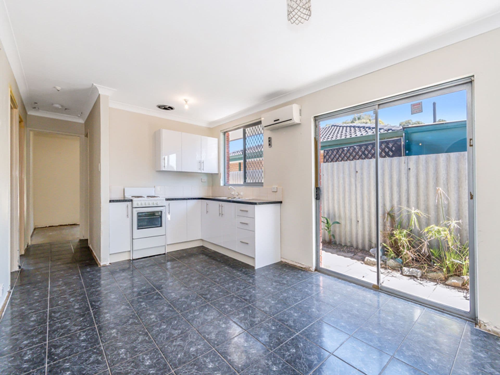 20/61 Rockingham Beach Road, Rockingham, WA, 6168, Hillman - Thumbnail 4