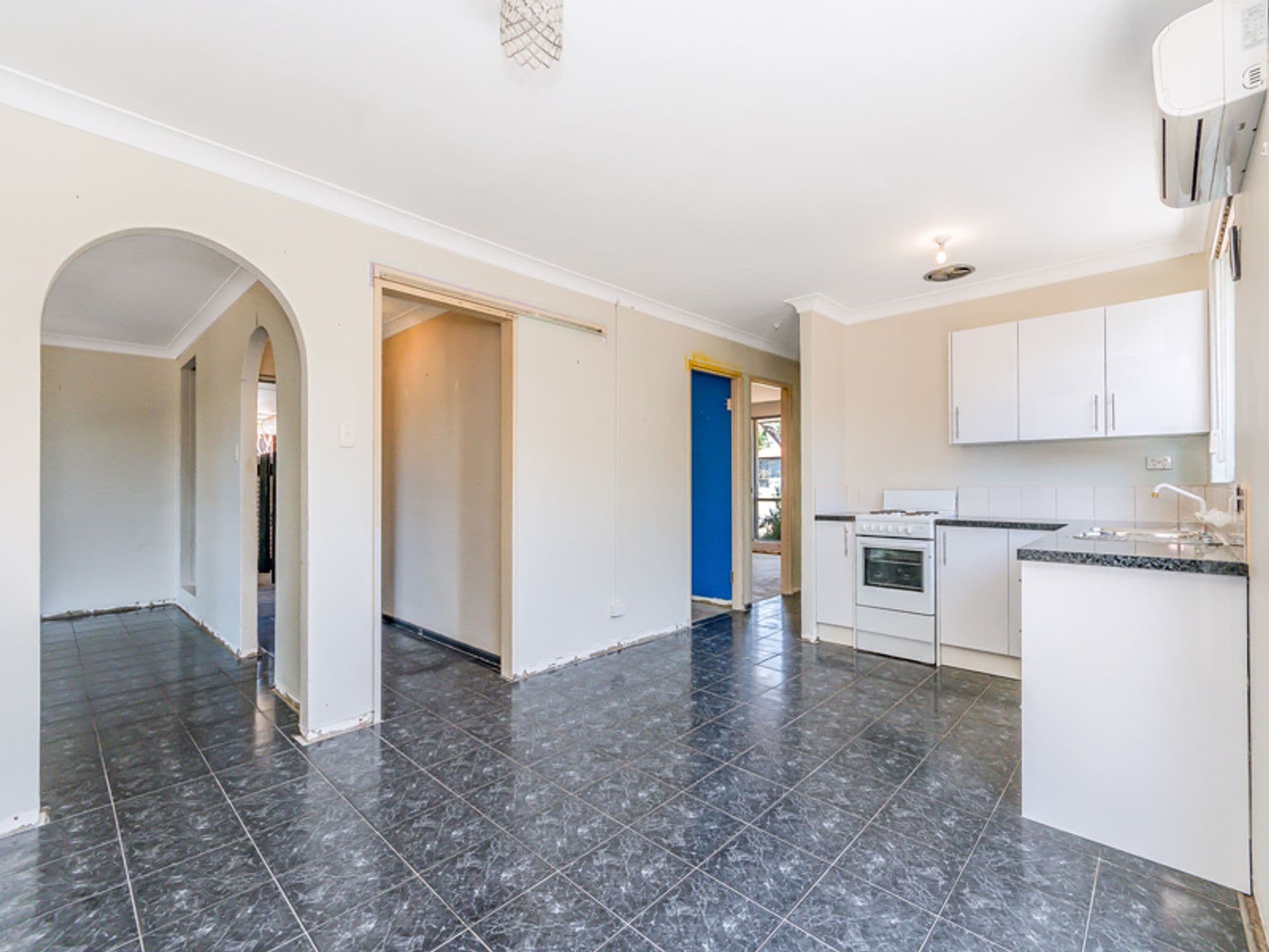 20/61 Rockingham Beach Road, Rockingham, WA, 6168, Hillman - Thumbnail 3