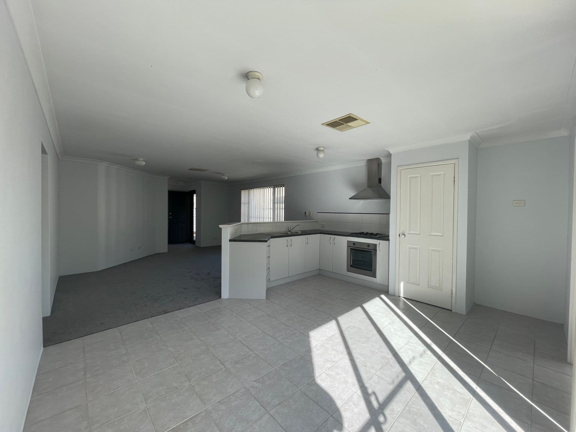 2/136 Lewington Street, Rockingham, WA, 6168, Rockingham - Thumbnail 2