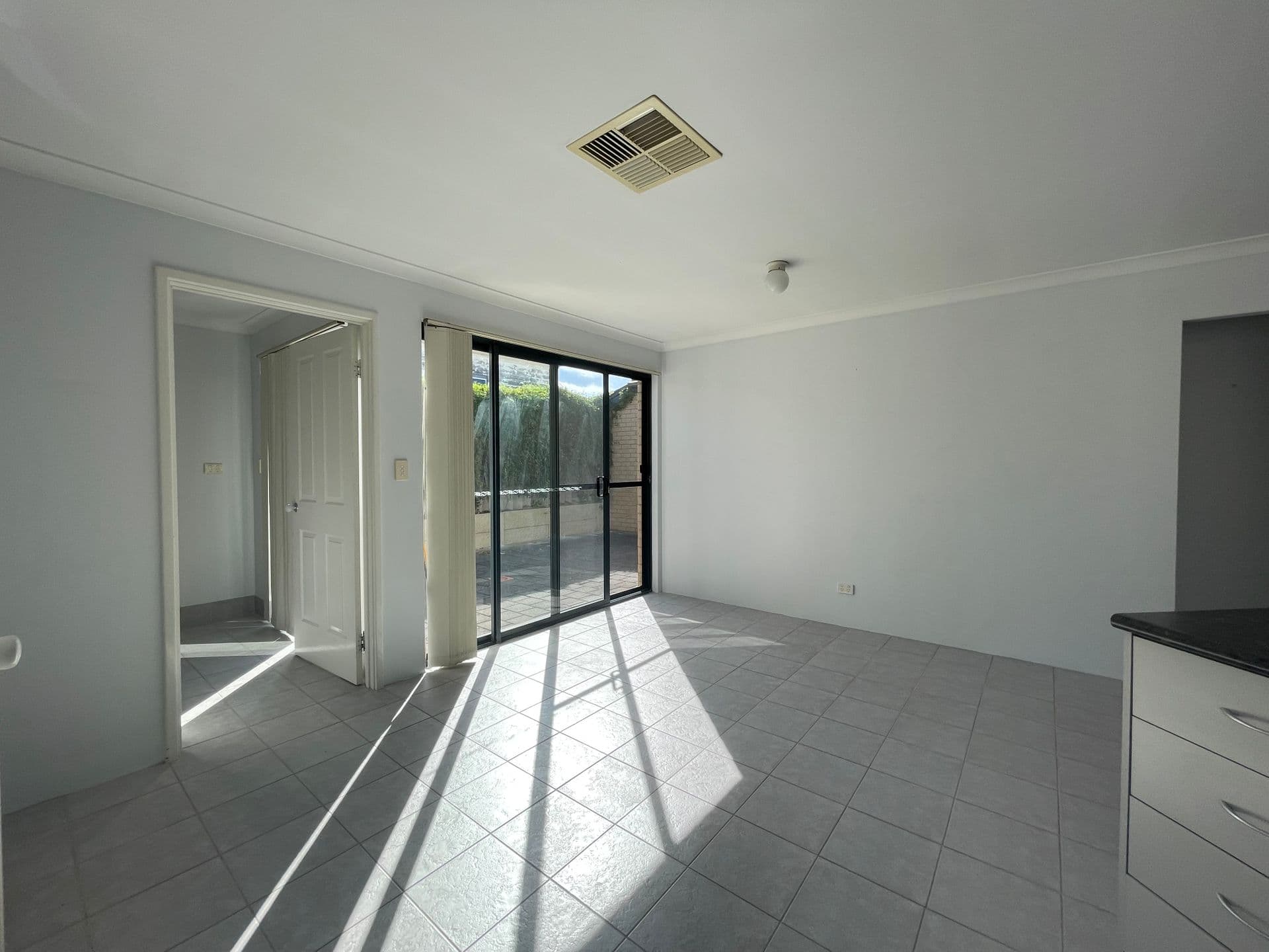 2/136 Lewington Street, Rockingham, WA, 6168, Rockingham - Thumbnail 6