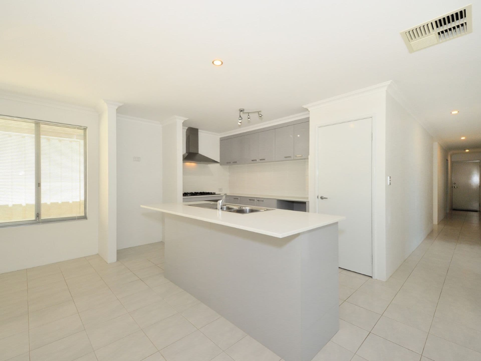 20/61 Rockingham Beach Road, Rockingham, WA, 6168, Lakelands - Thumbnail 2