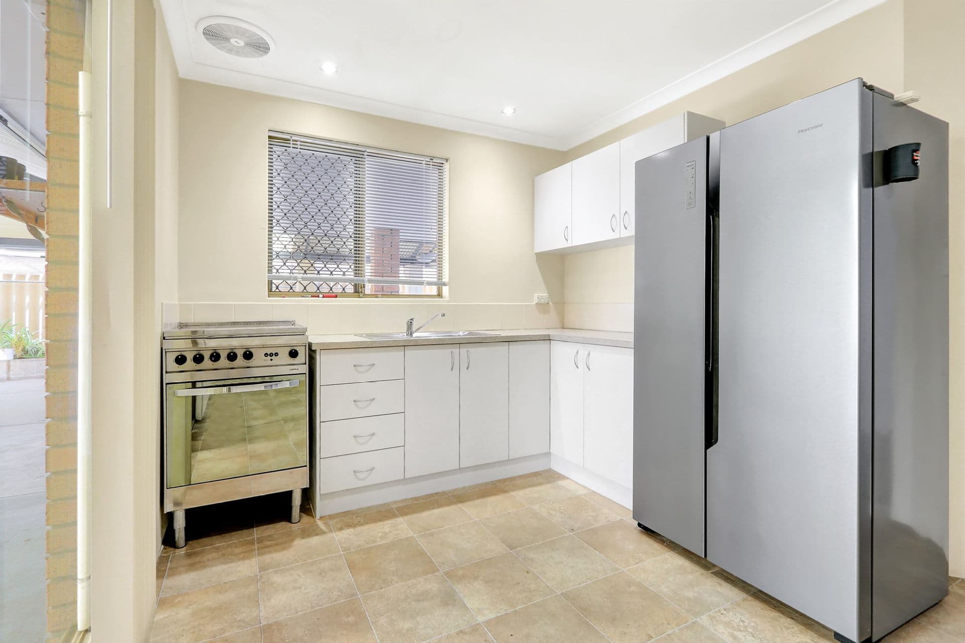 20/61 Rockingham Beach Road, Rockingham, WA, 6168, Rockingham - Thumbnail 2
