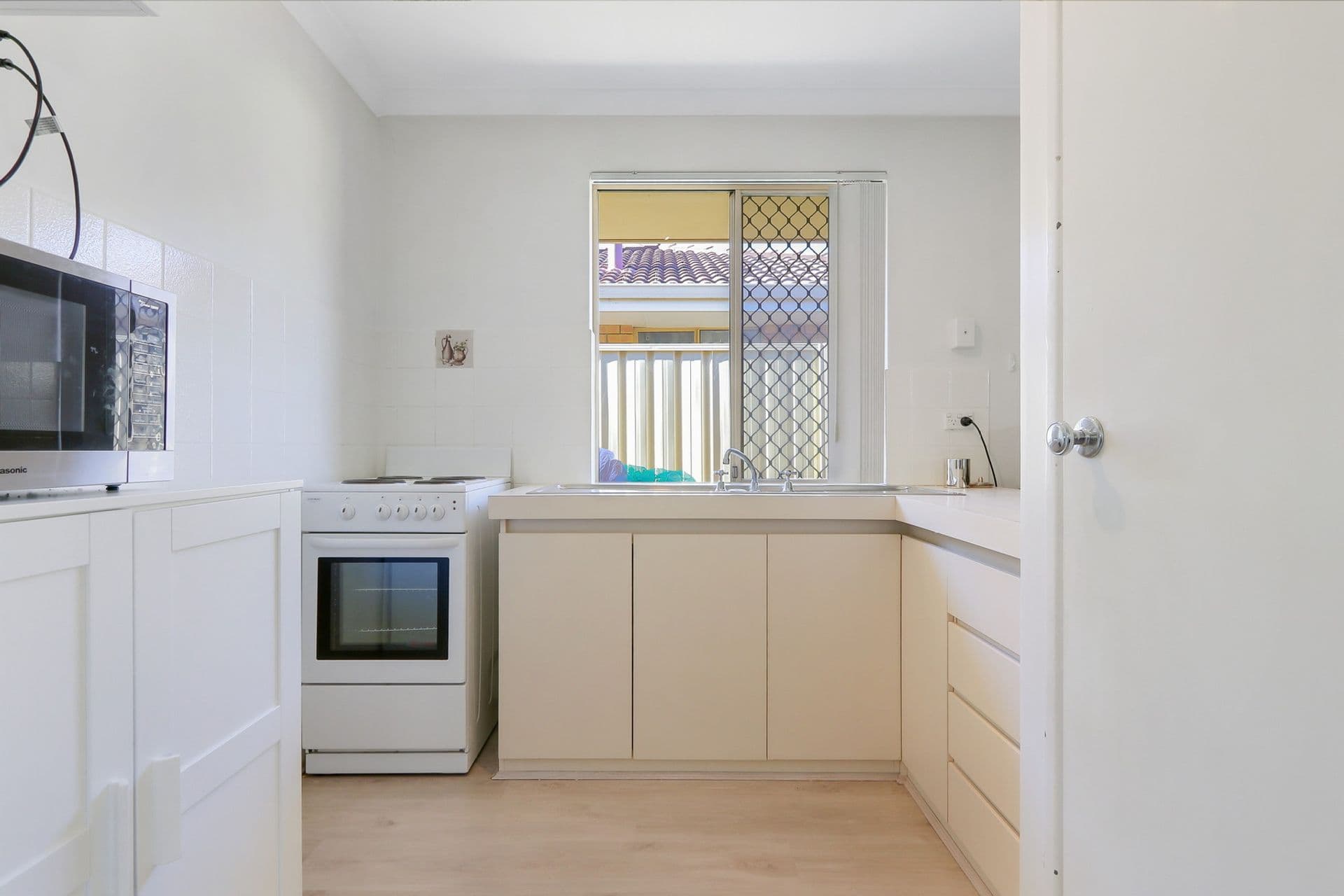 17/98 Simpson Avenue, Rockingham, WA, 6168, Rockingham - Thumbnail 2