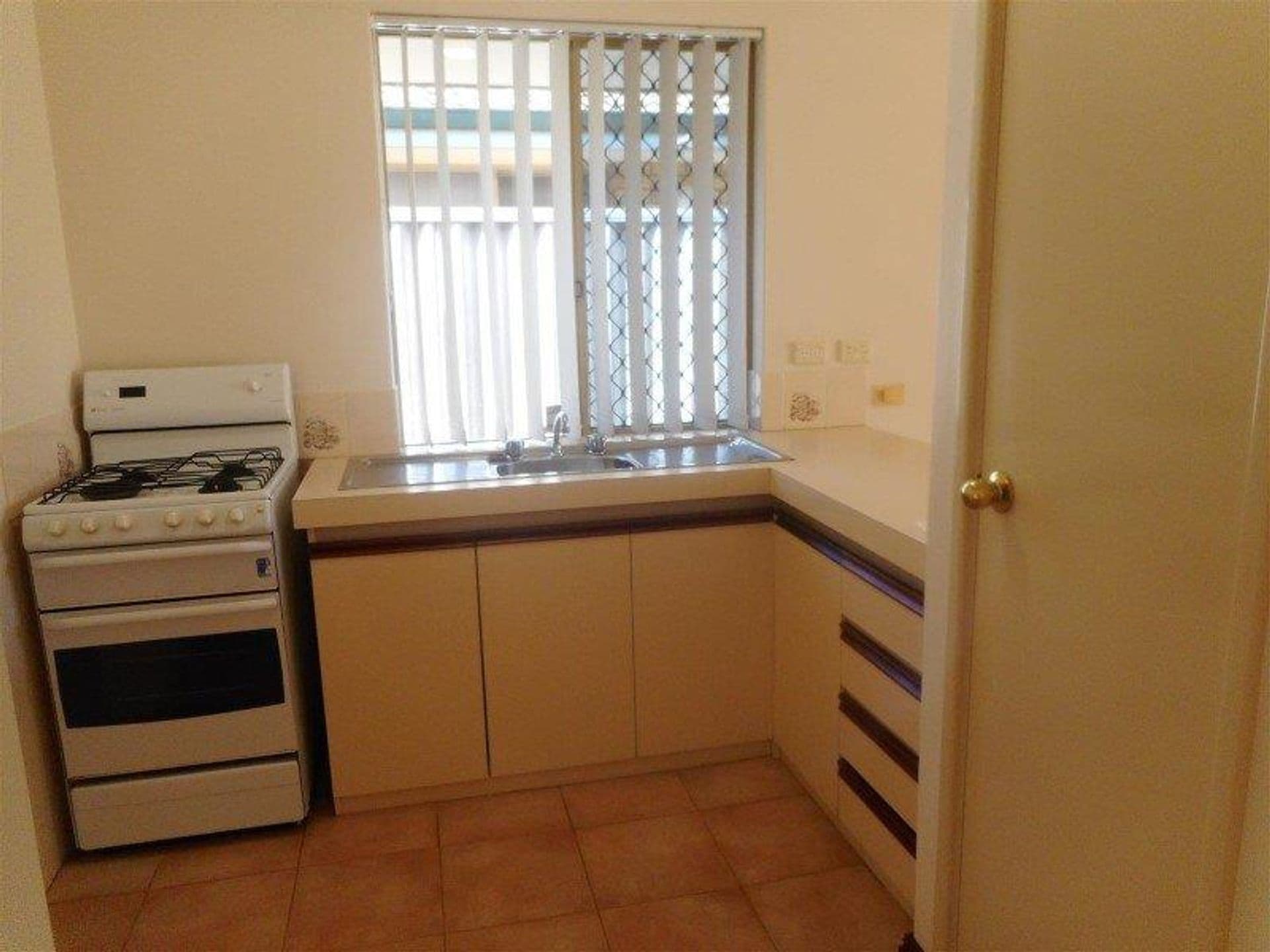 22/6-8 Sepia Court, Rockingham, WA, 6168, Rockingham - Thumbnail 2