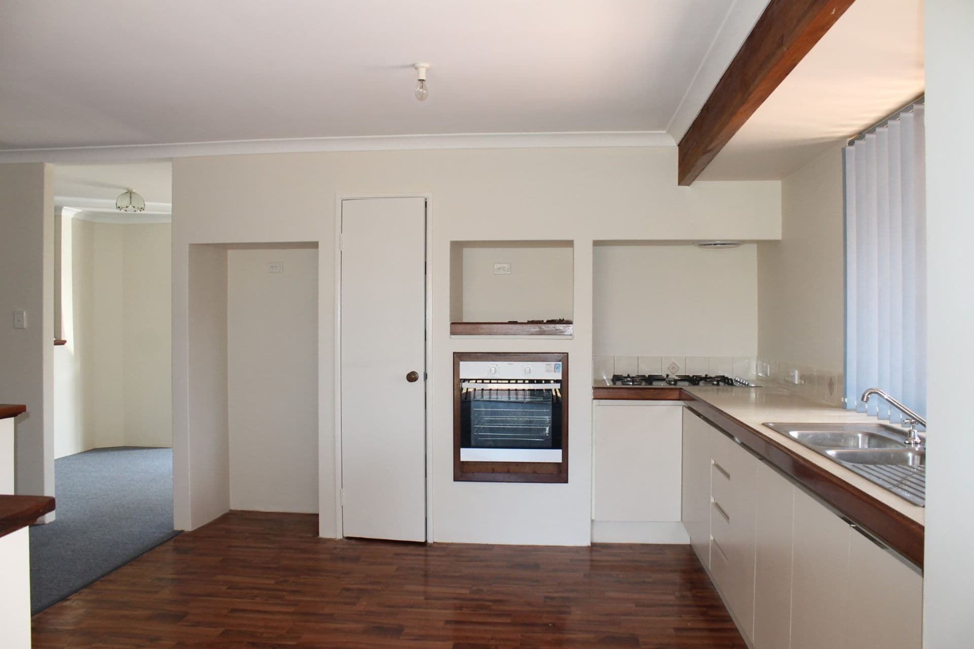 20/61 Rockingham Beach Road, Rockingham, WA, 6168, Warnbro - Thumbnail 2