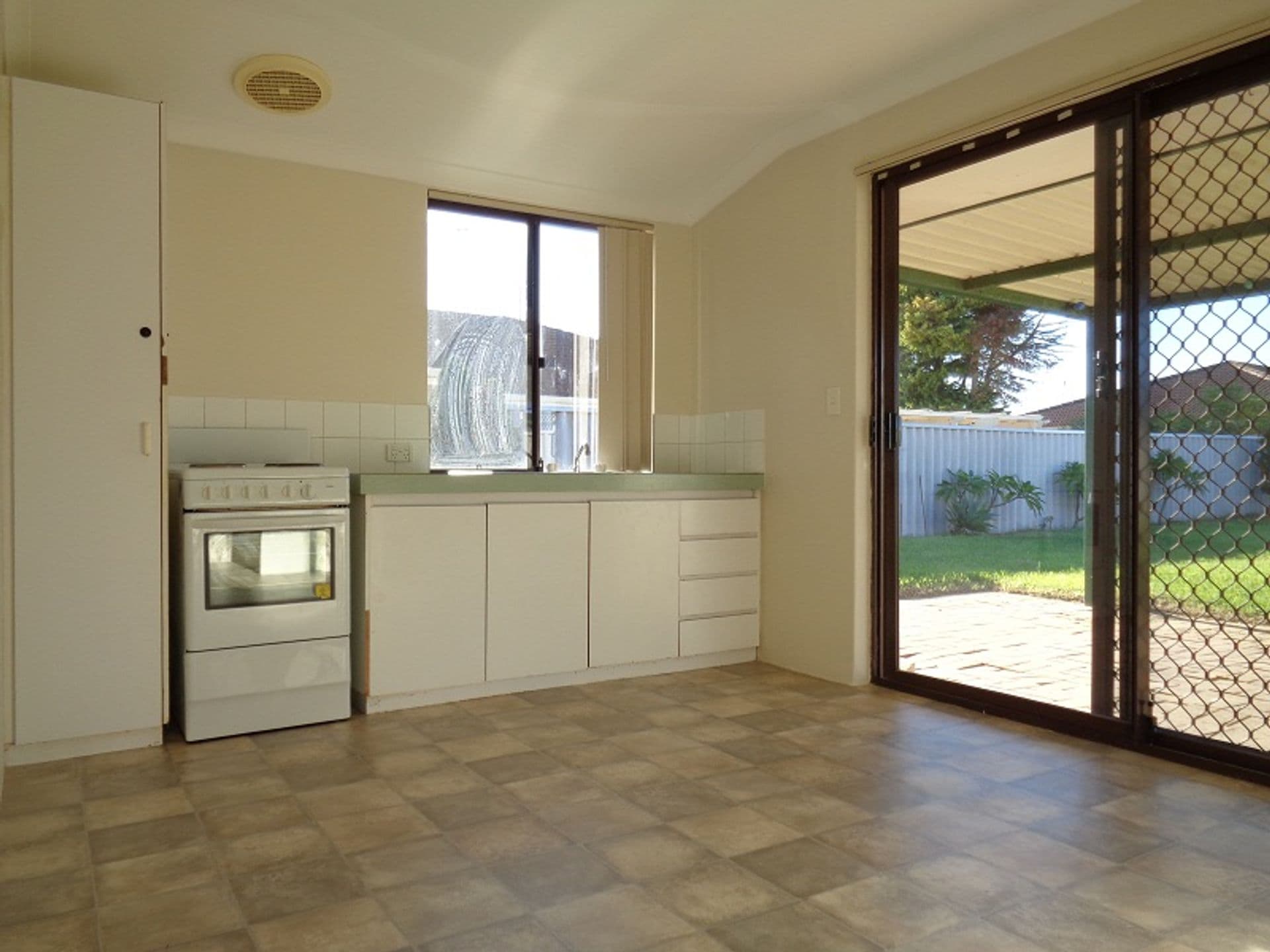 11 Murchison Road, Cooloongup, WA, 6168, Cooloongup - Thumbnail 3