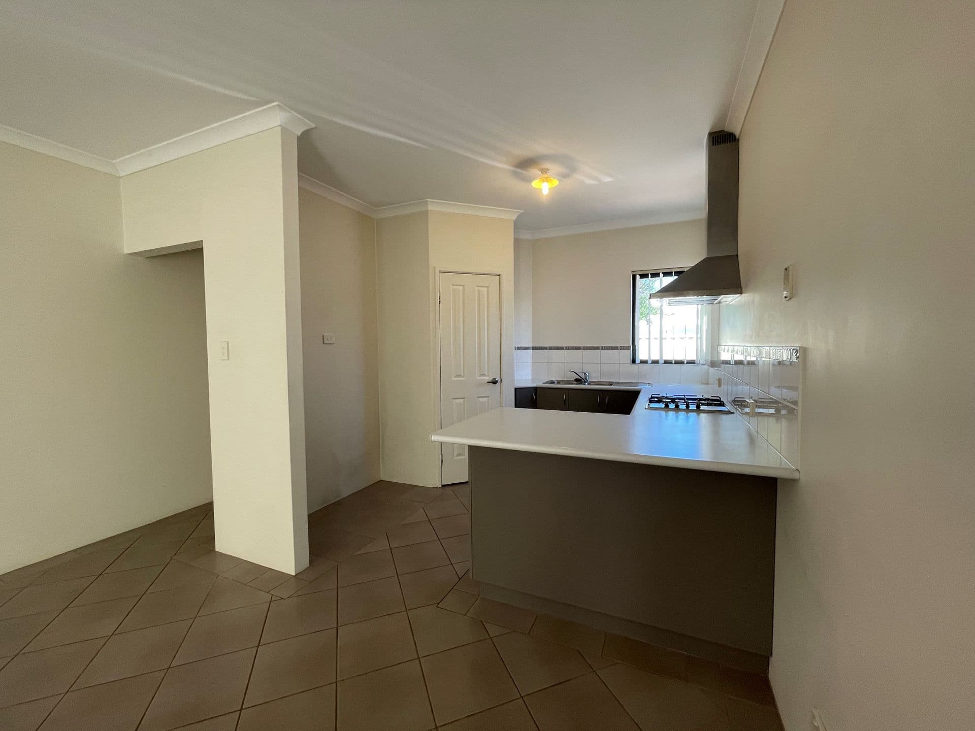 20/61 Rockingham Beach Road, Rockingham, WA, 6168, Rockingham - Thumbnail 2