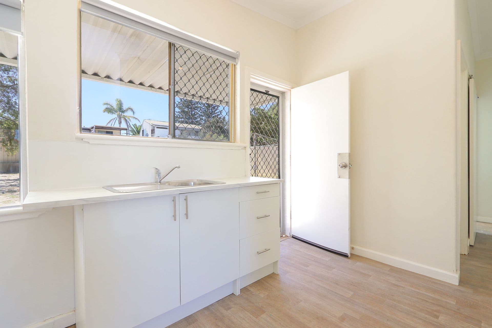 20/61 Rockingham Beach Road, Rockingham, WA, 6168, Warnbro - Thumbnail 4