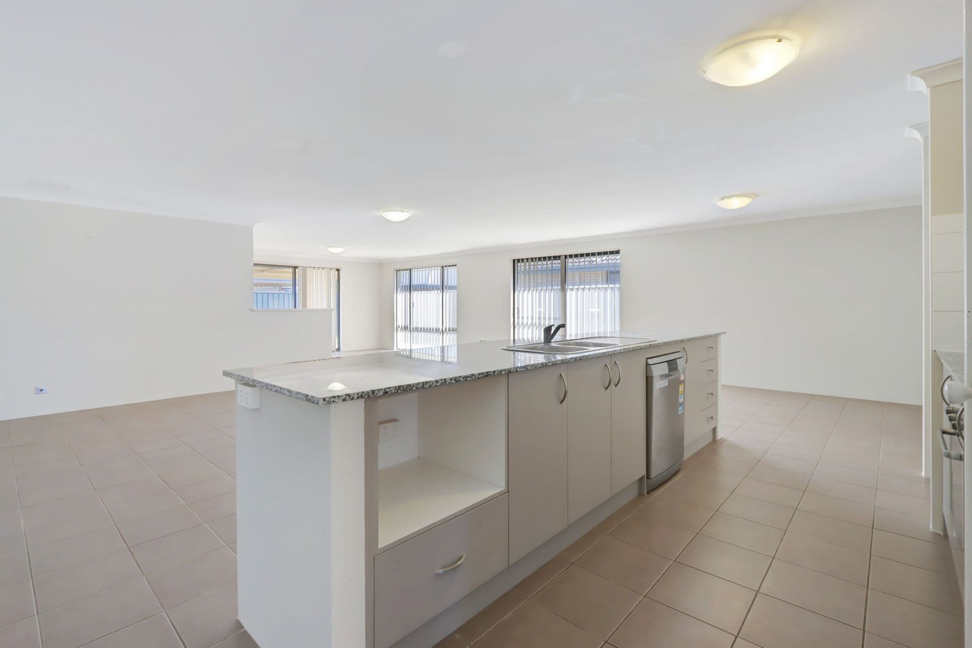 20/61 Rockingham Beach Road, Rockingham, WA, 6168, Shoalwater - Thumbnail 5