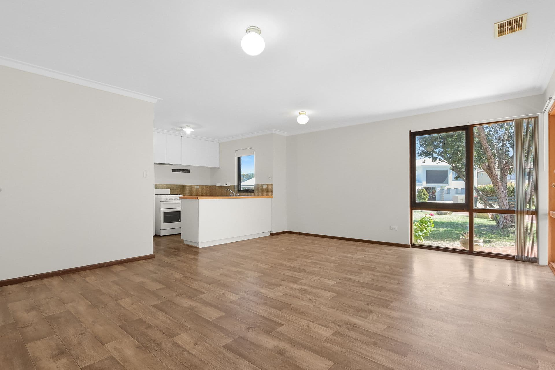 1/14 Vista Avenue, Rockingham, WA, 6168, Rockingham - Thumbnail 2