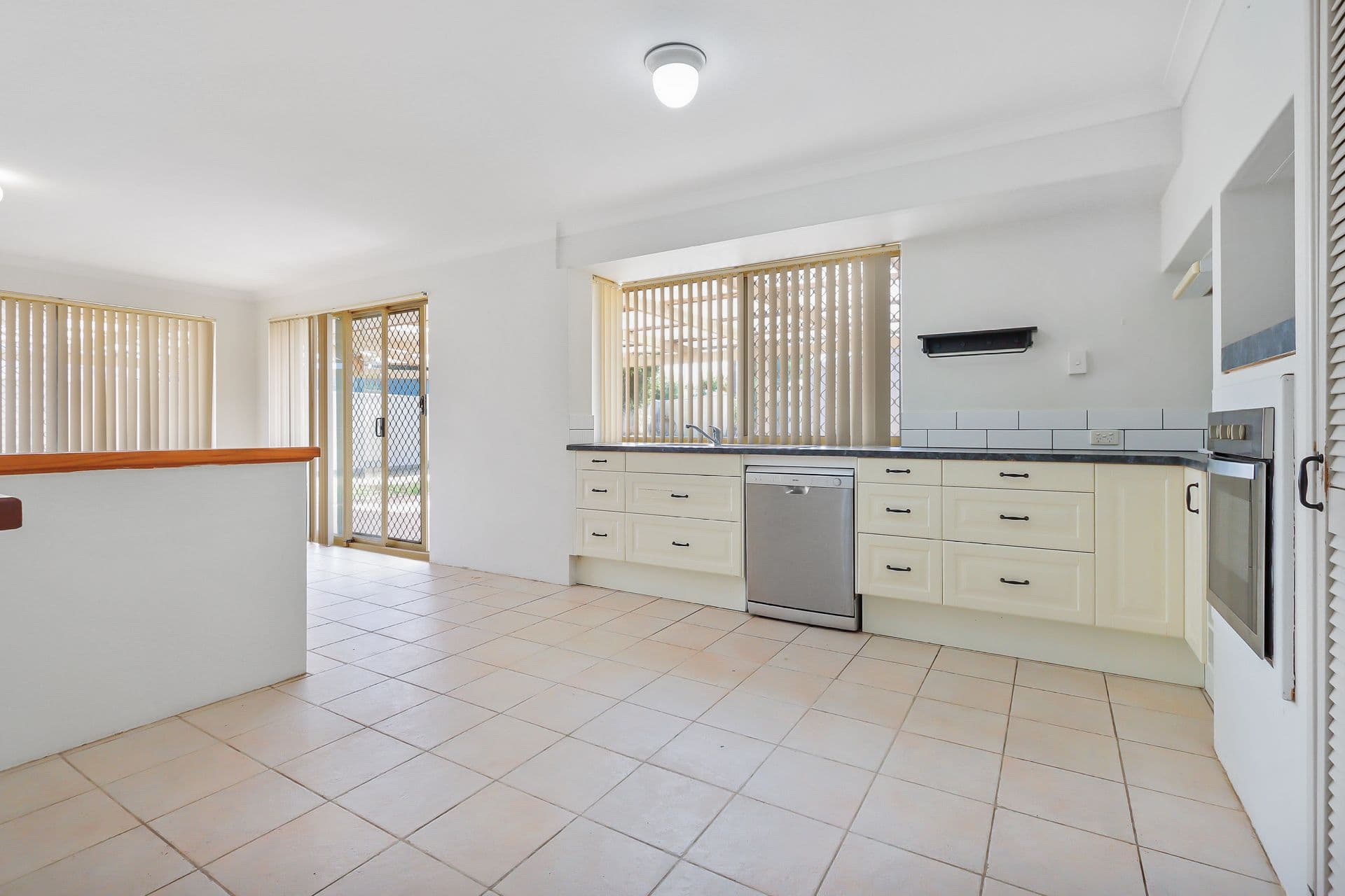 20/61 Rockingham Beach Road, Rockingham, WA, 6168, Waikiki - Thumbnail 2
