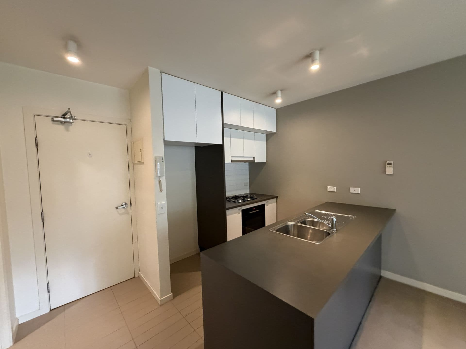 1/2 Greenfield Drive, Clayton, VIC, 3168, Clayton - Thumbnail 2