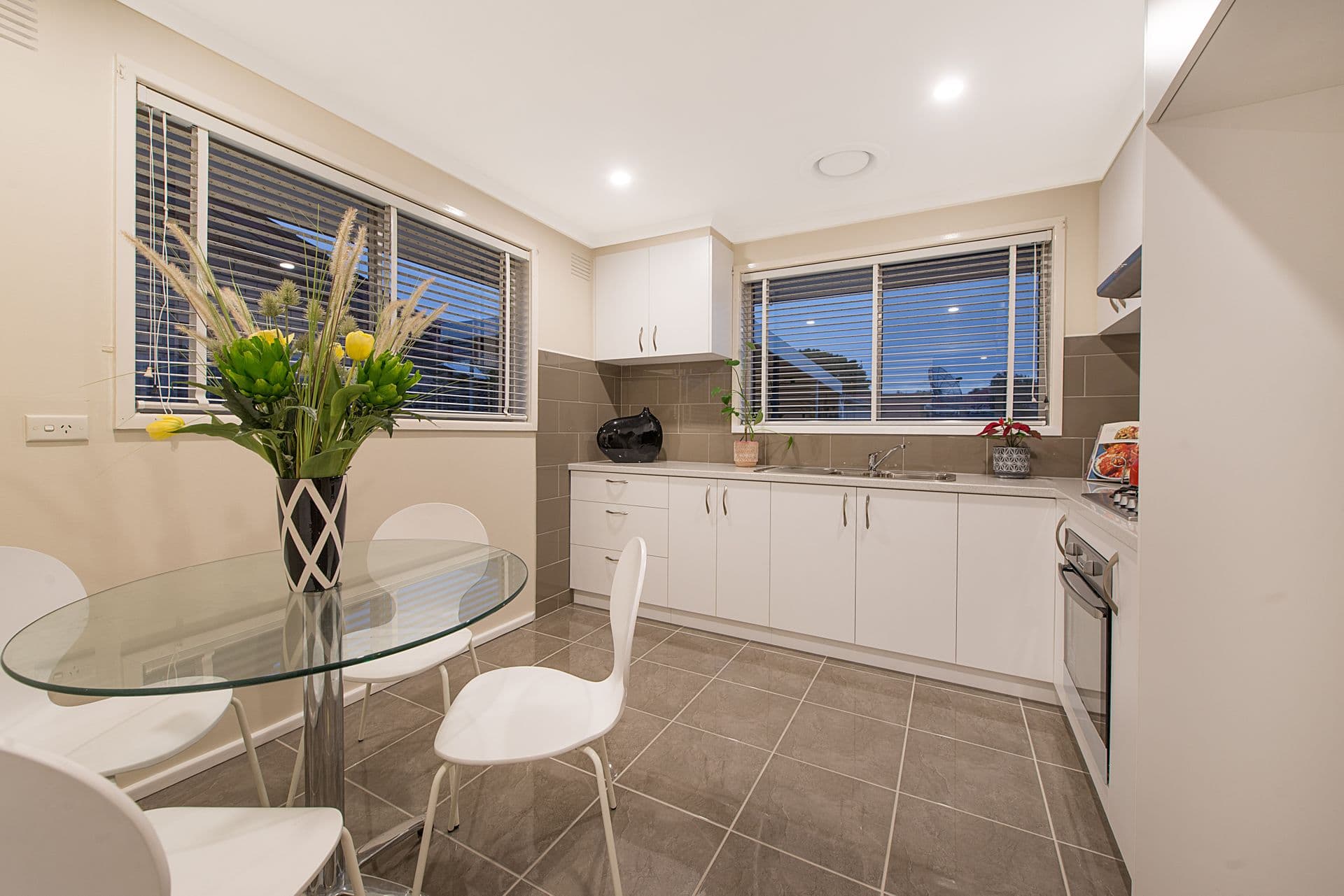 2 Barringun Crescent, Clayton South, VIC, 3169, Clayton South - Thumbnail 2