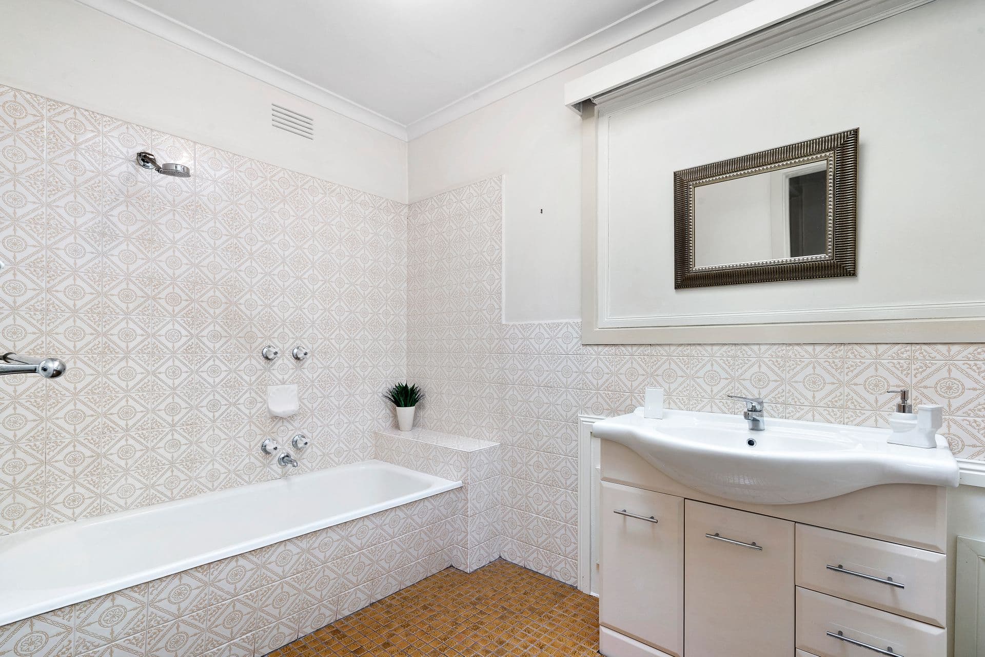 37 Avonhurst Drive, Glen Waverley, VIC, 3150, Glen Waverley - Thumbnail 6