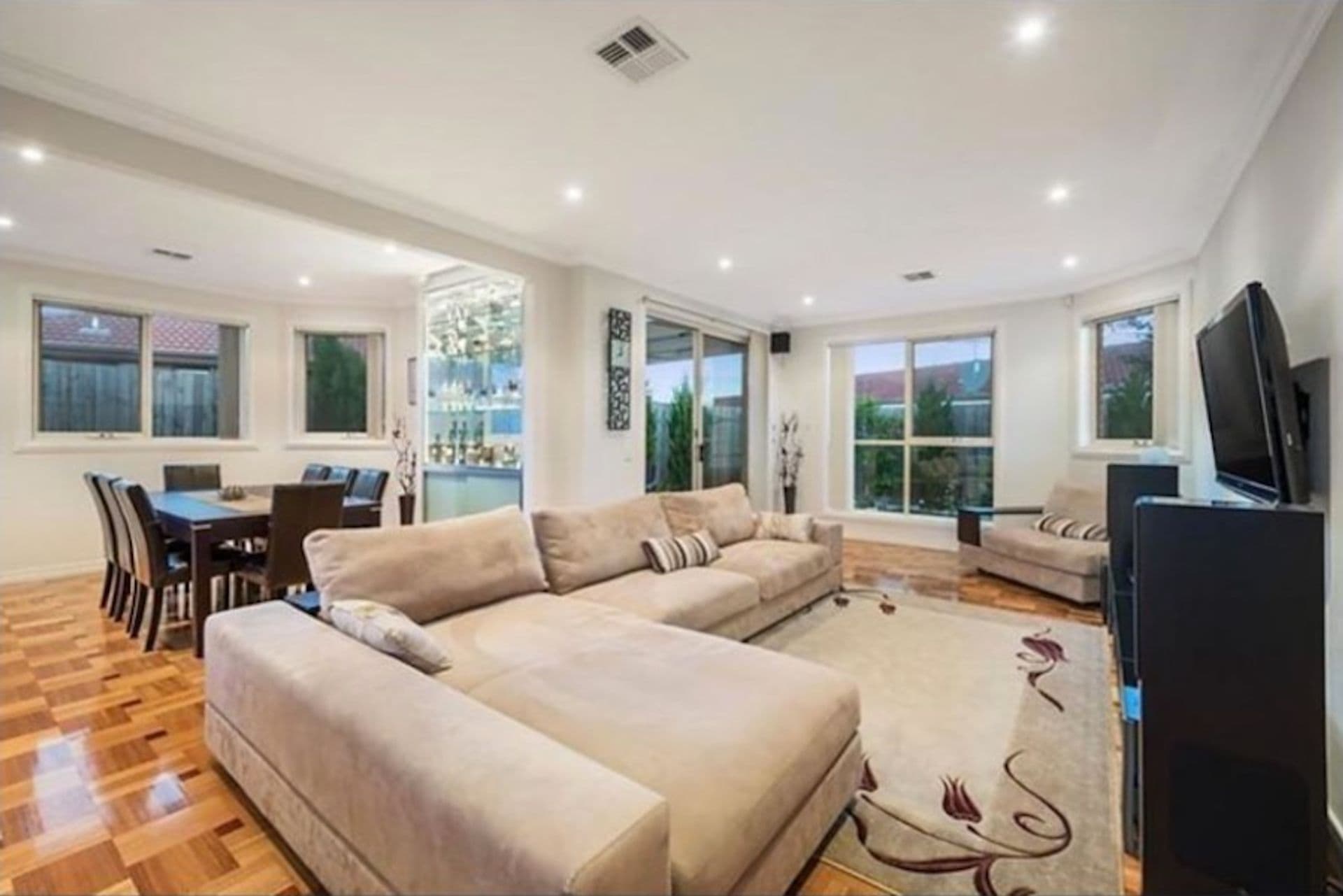 2/51 Leonard Close, Clarinda, VIC, 3169, Clarinda - Thumbnail 2