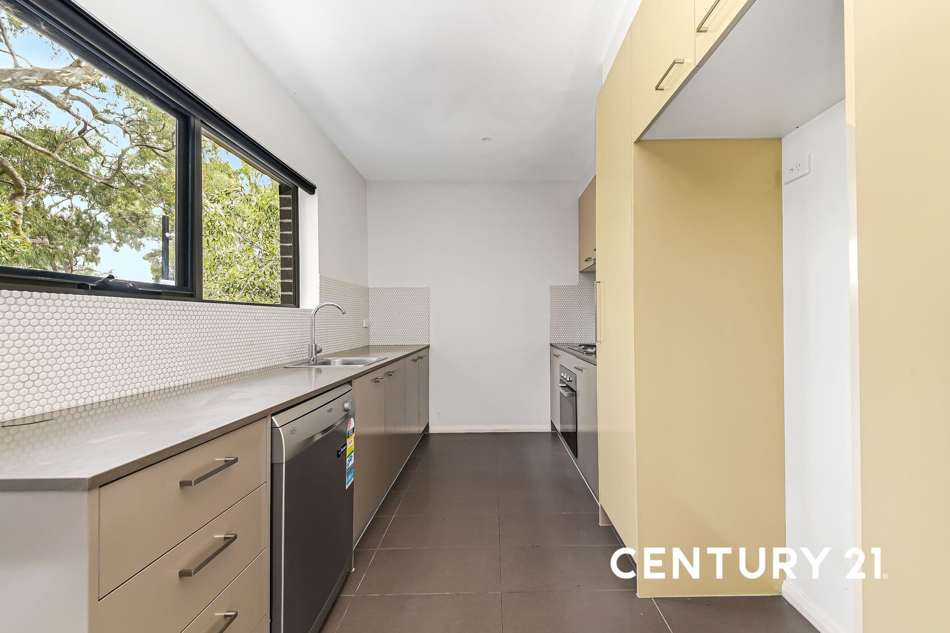 2/2 Vangelica Way, South Morang, VIC, 3752, South Morang - Thumbnail 3