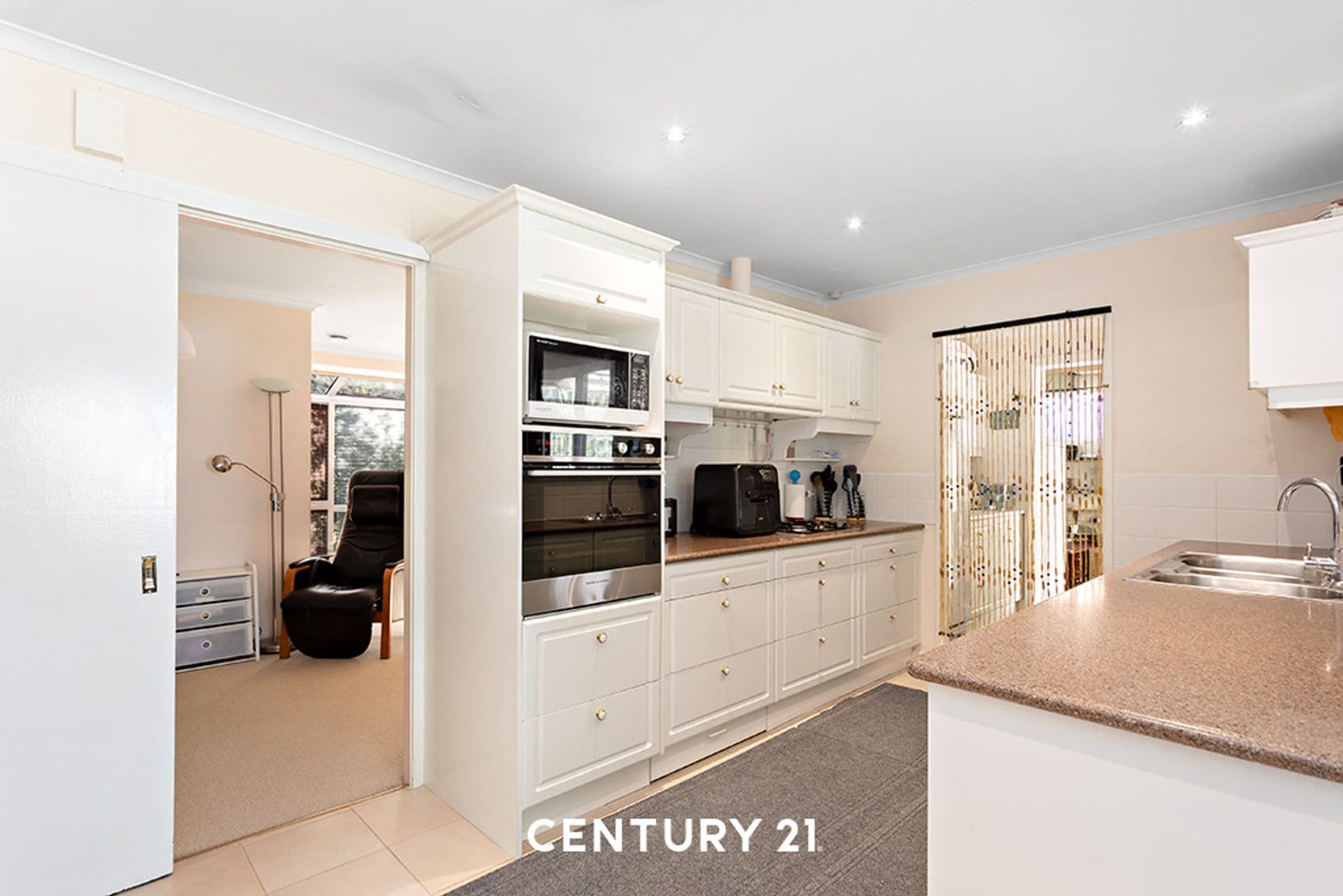 10 Hunsford Avenue, Notting Hill, VIC, 3168, Notting Hill - Thumbnail 2