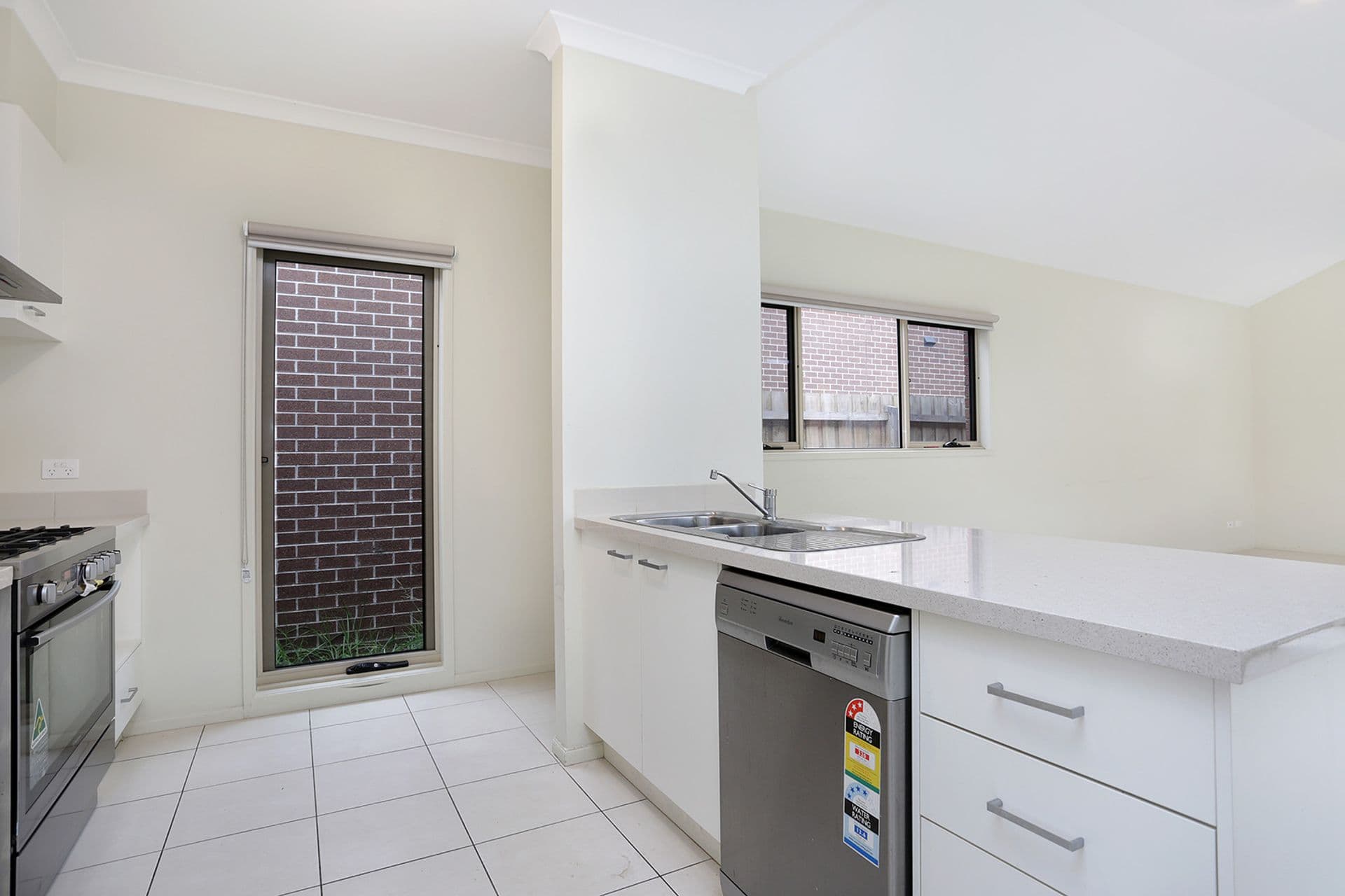 3 Waterfront Way, Keysborough, VIC, 3173, Keysborough - Thumbnail 2