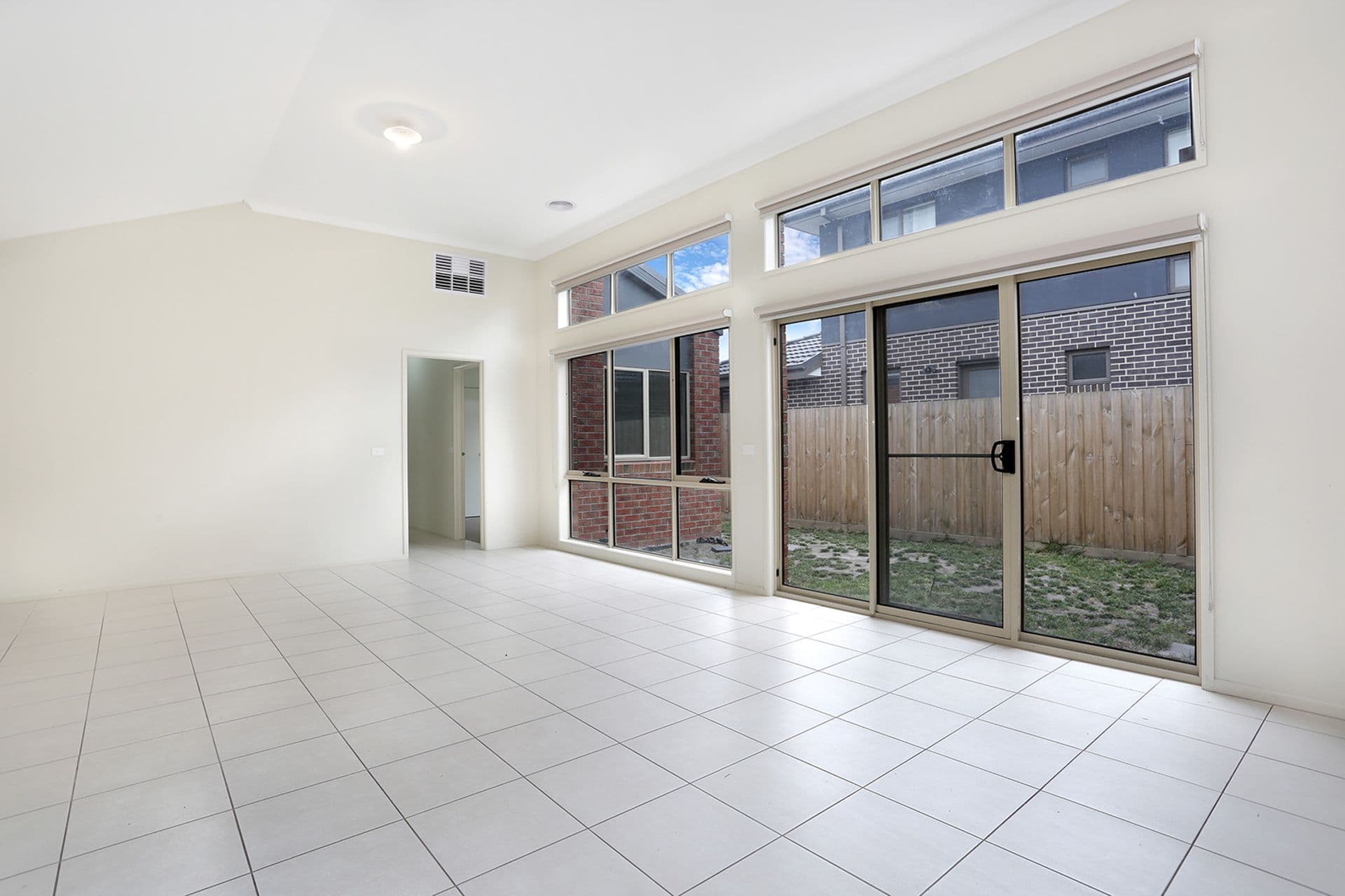 3 Waterfront Way, Keysborough, VIC, 3173, Keysborough - Thumbnail 3