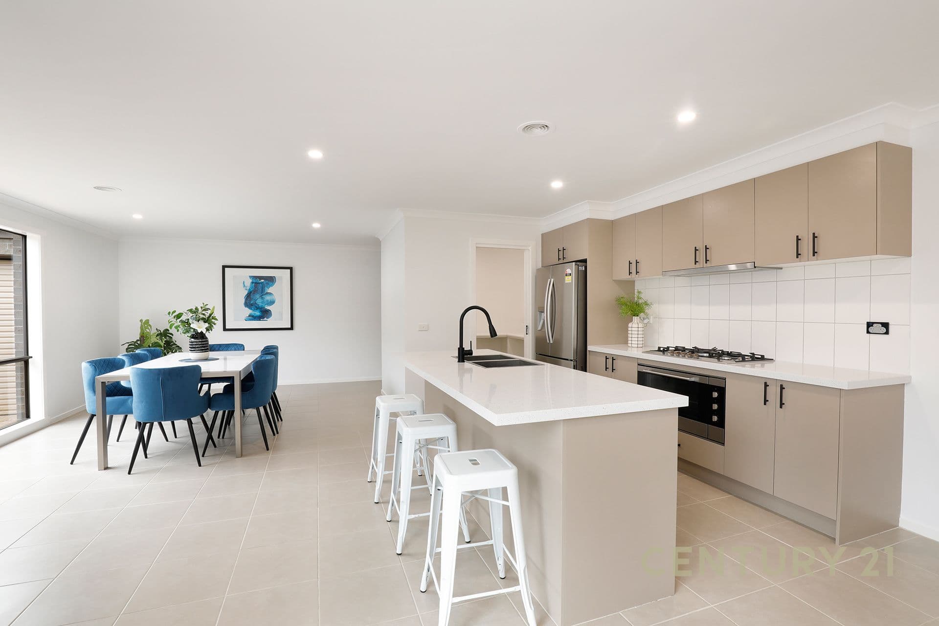 52 Meadowlea Crescent, Pakenham, VIC, 3810, Pakenham - Thumbnail 3