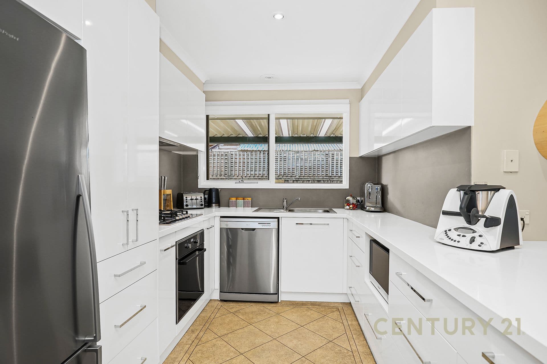 20 Primrose Hill Close, Endeavour Hills, VIC, 3802, Endeavour Hills - Thumbnail 2