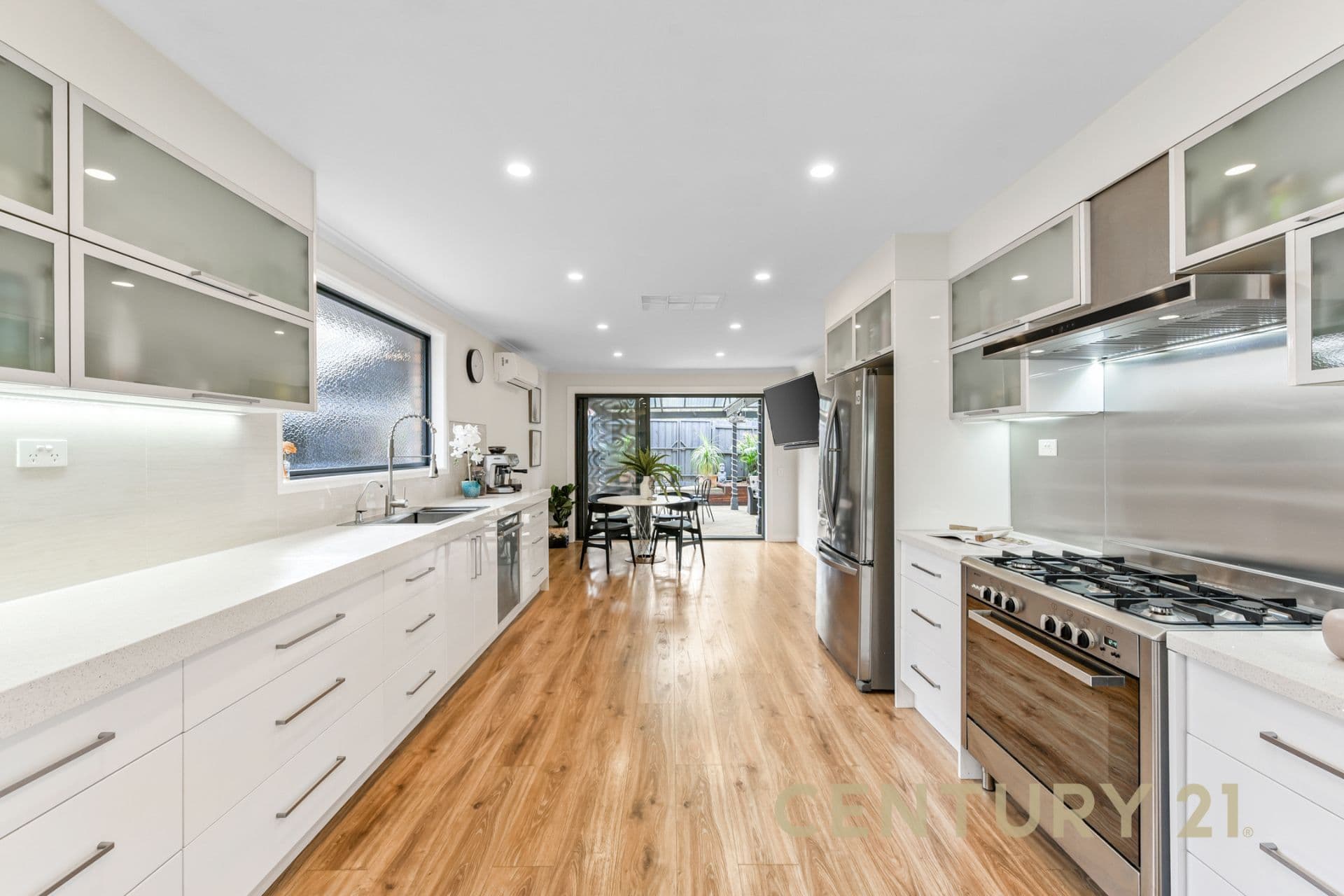 14 Mantova Drive, Wheelers Hill, VIC, 3150, Wheelers Hill - Thumbnail 2