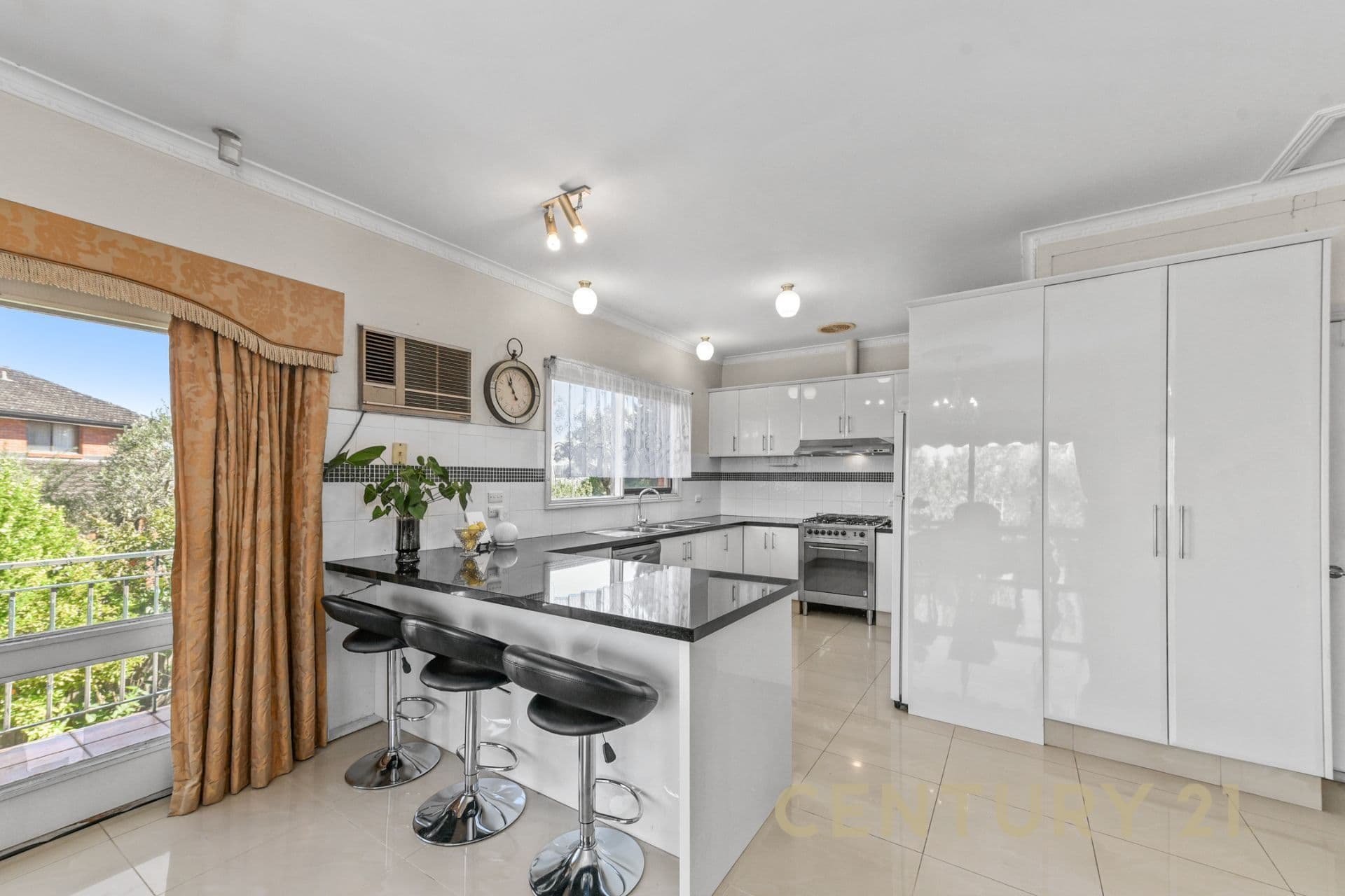 37 Daniel Solander Drive, Endeavour Hills, VIC, 3802, Endeavour Hills - Thumbnail 2