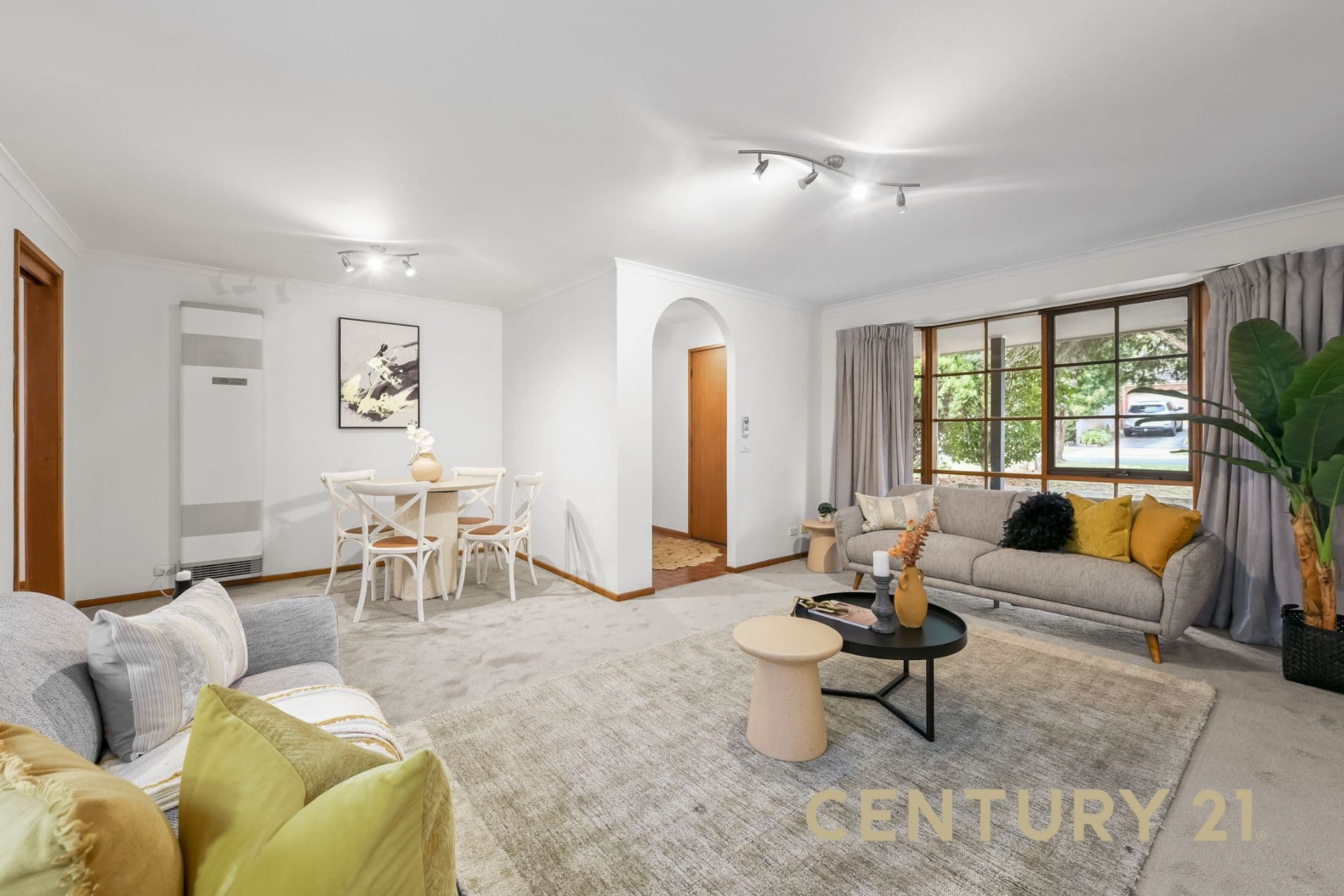 13 Gifford Close, Berwick, VIC, 3806, Berwick - Thumbnail 2