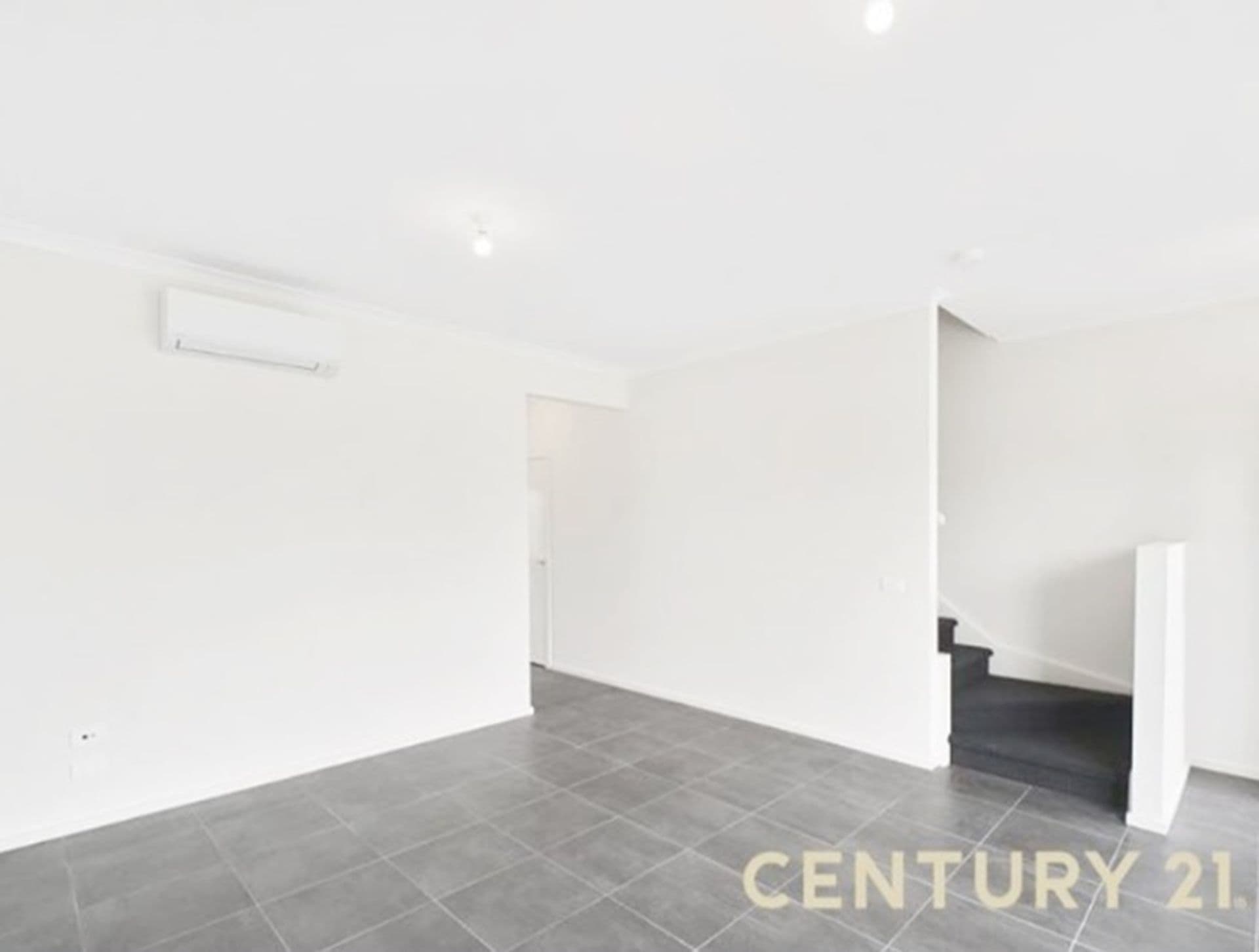 4 Langley Way, Pakenham, VIC, 3810, Pakenham - Thumbnail 2