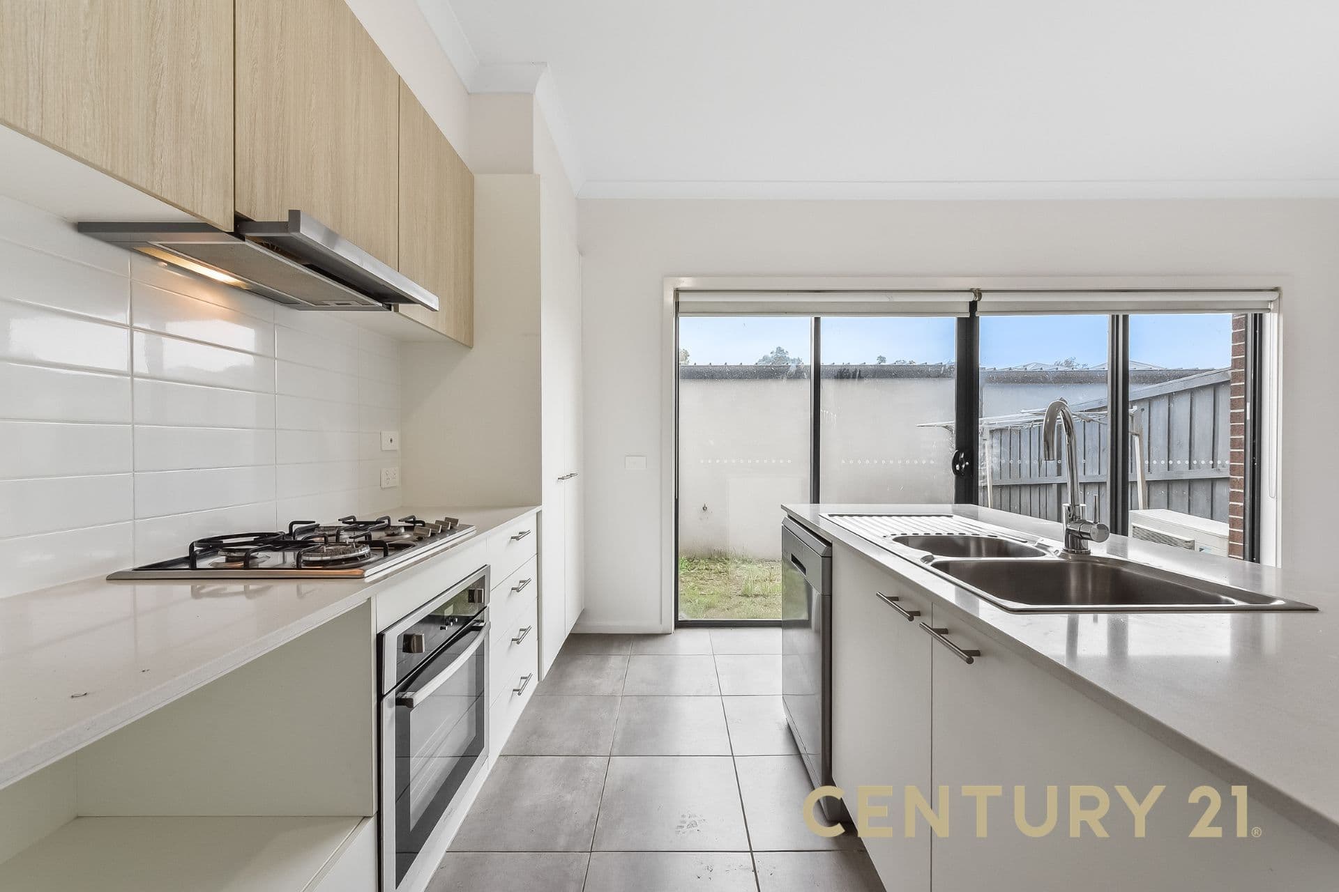 13 Woodbine Street, Pakenham, VIC, 3810, Pakenham - Thumbnail 4