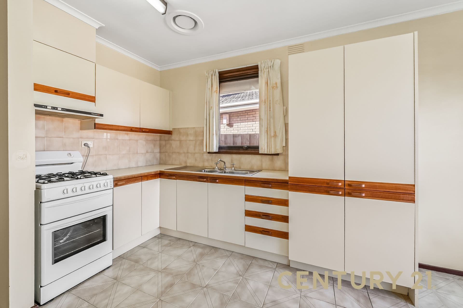 17 Kuringgai Crescent, Noble Park, VIC, 3174, Noble Park - Thumbnail 4