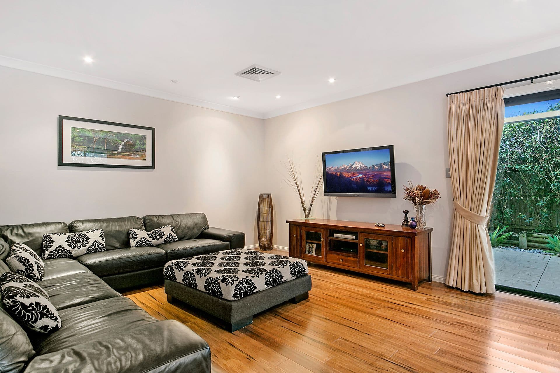 6 Stratheden Avenue, Beaumont Hills, NSW, 2155, Beaumont Hills - Thumbnail 3