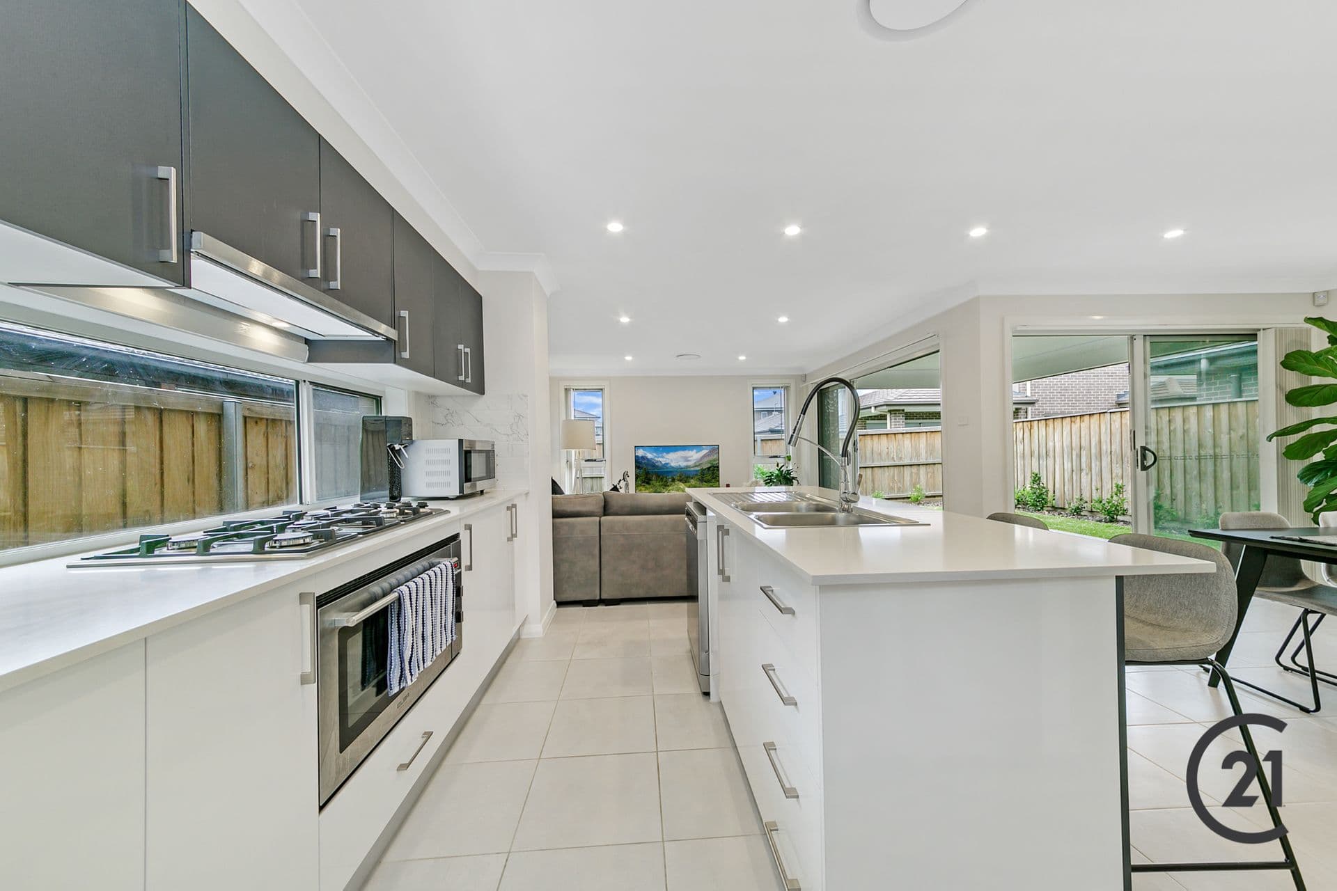 10 Gromark Terrace, Box Hill, NSW, 2765, Gables - Thumbnail 2