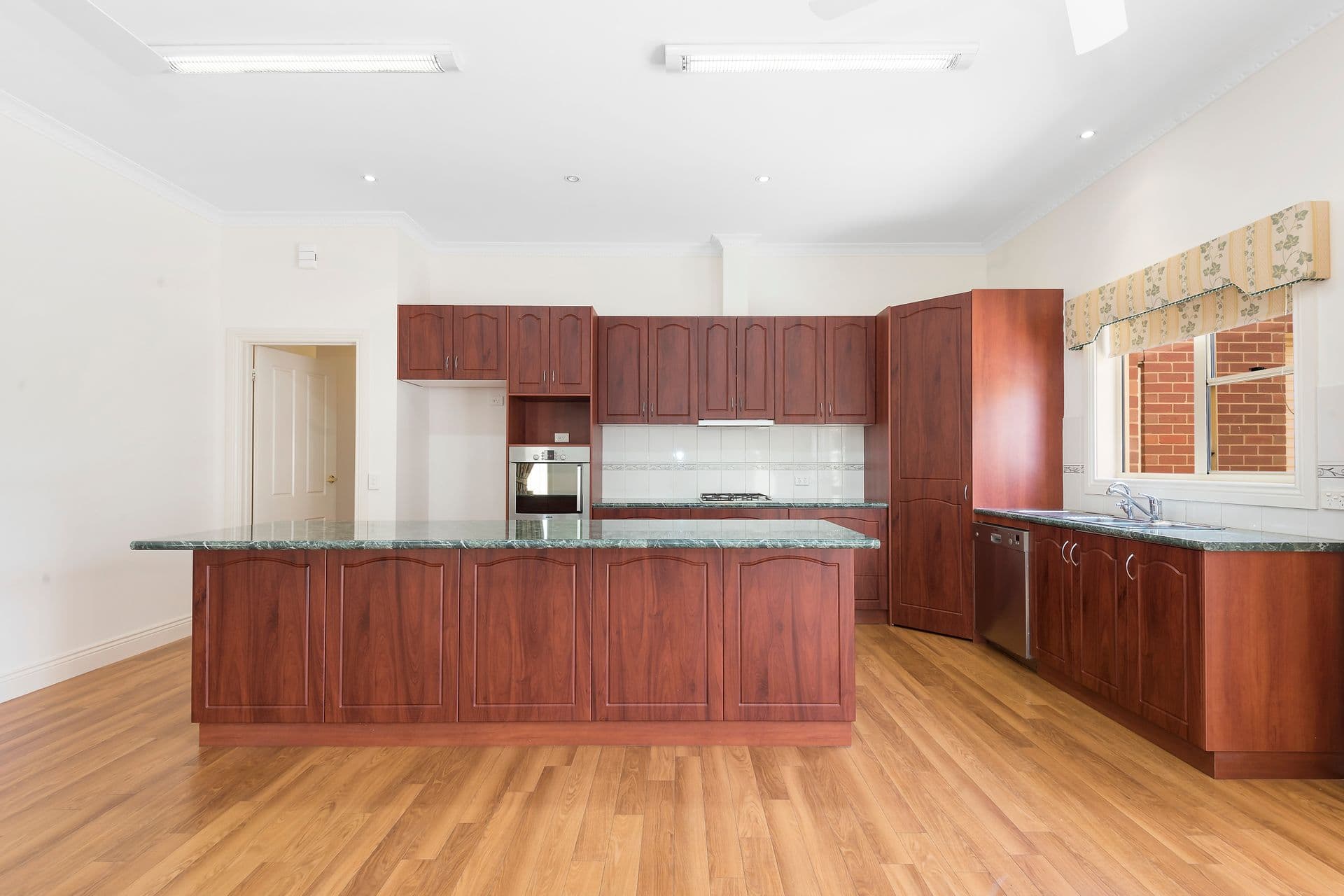 215 McKinlay Street, Echuca, VIC, 3564, Echuca - Thumbnail 2