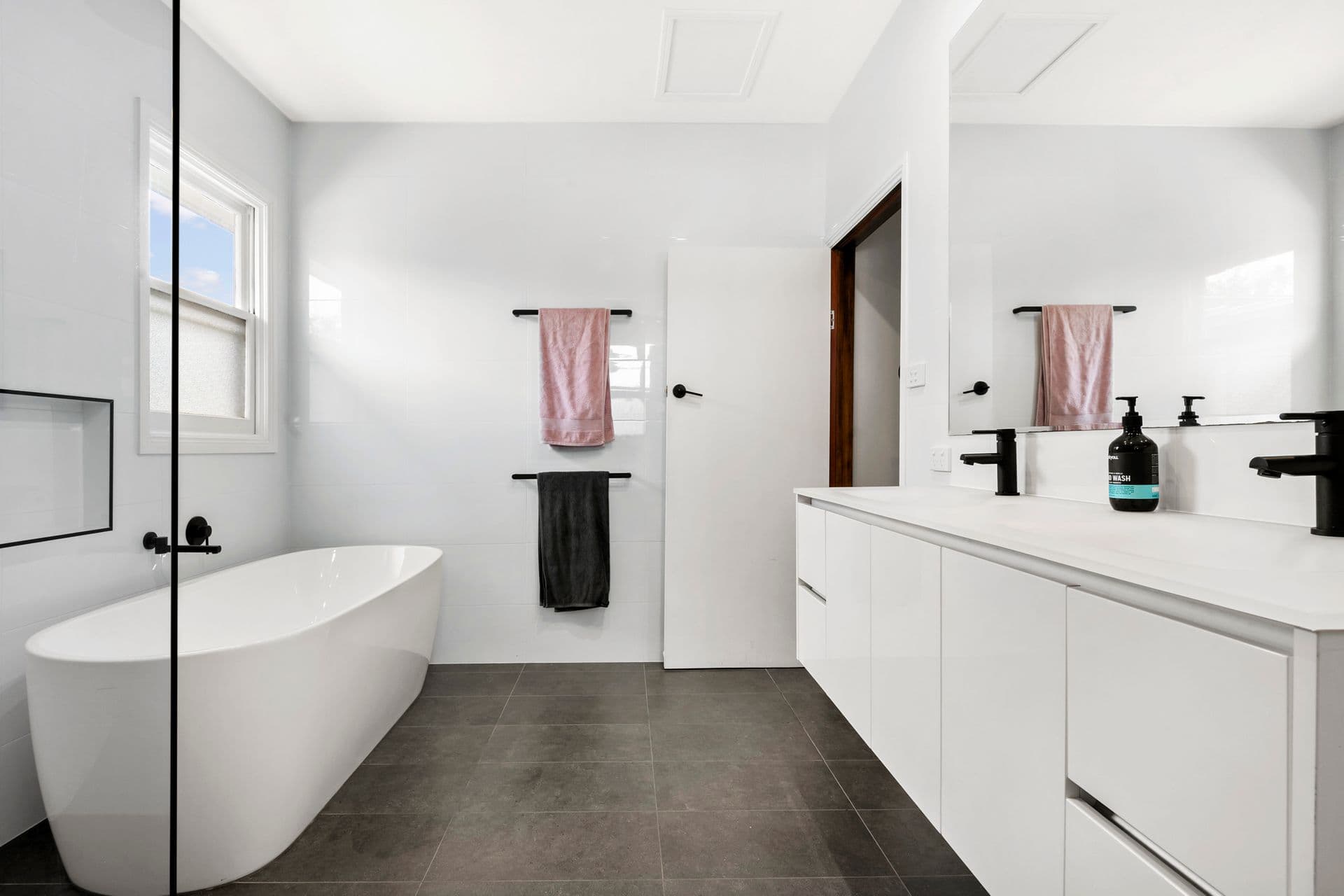 11 Civic Avenue, Echuca, VIC, 3564, Echuca - Thumbnail 3