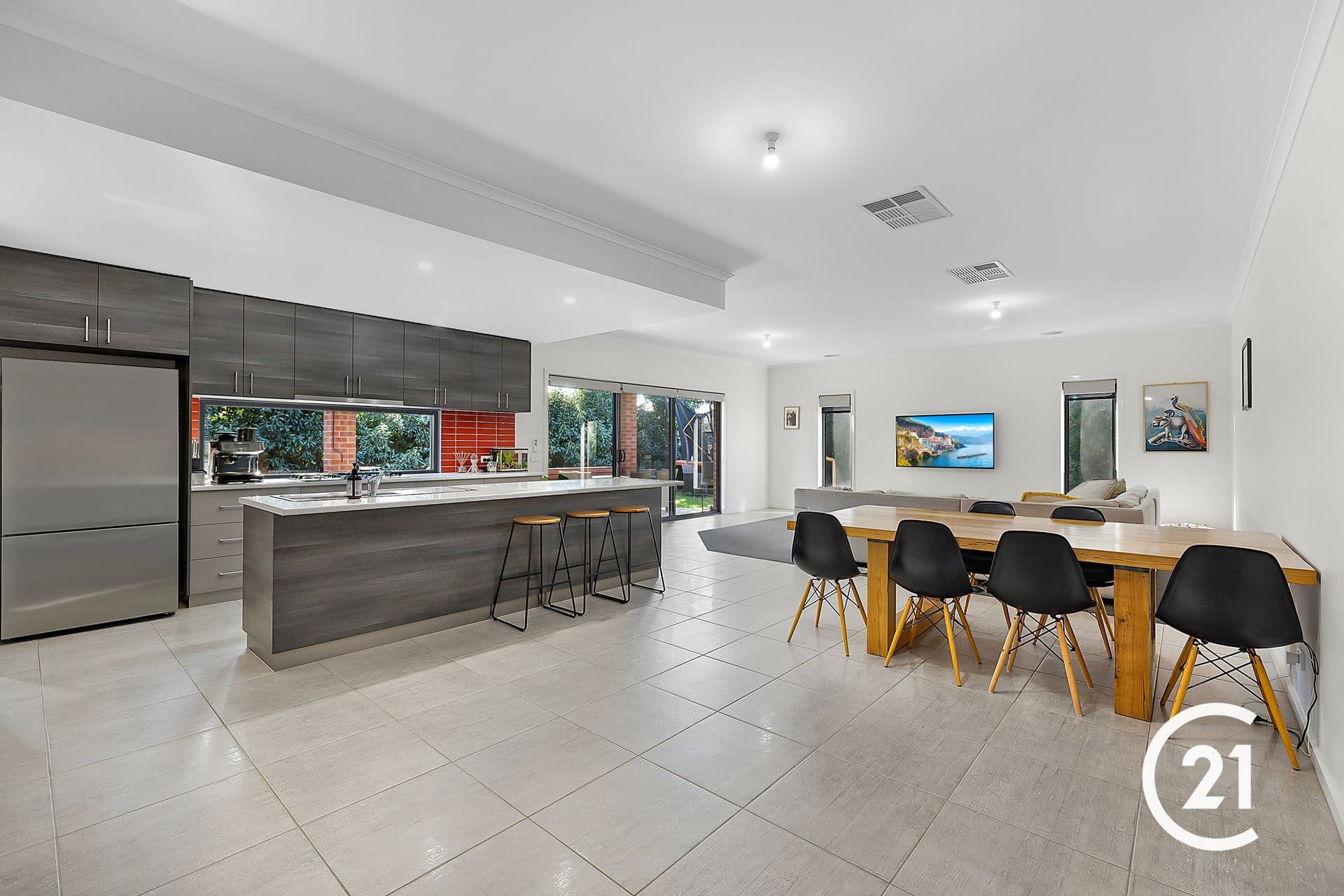 6 Eakin Street, Echuca, VIC, 3564, Echuca - Thumbnail 2