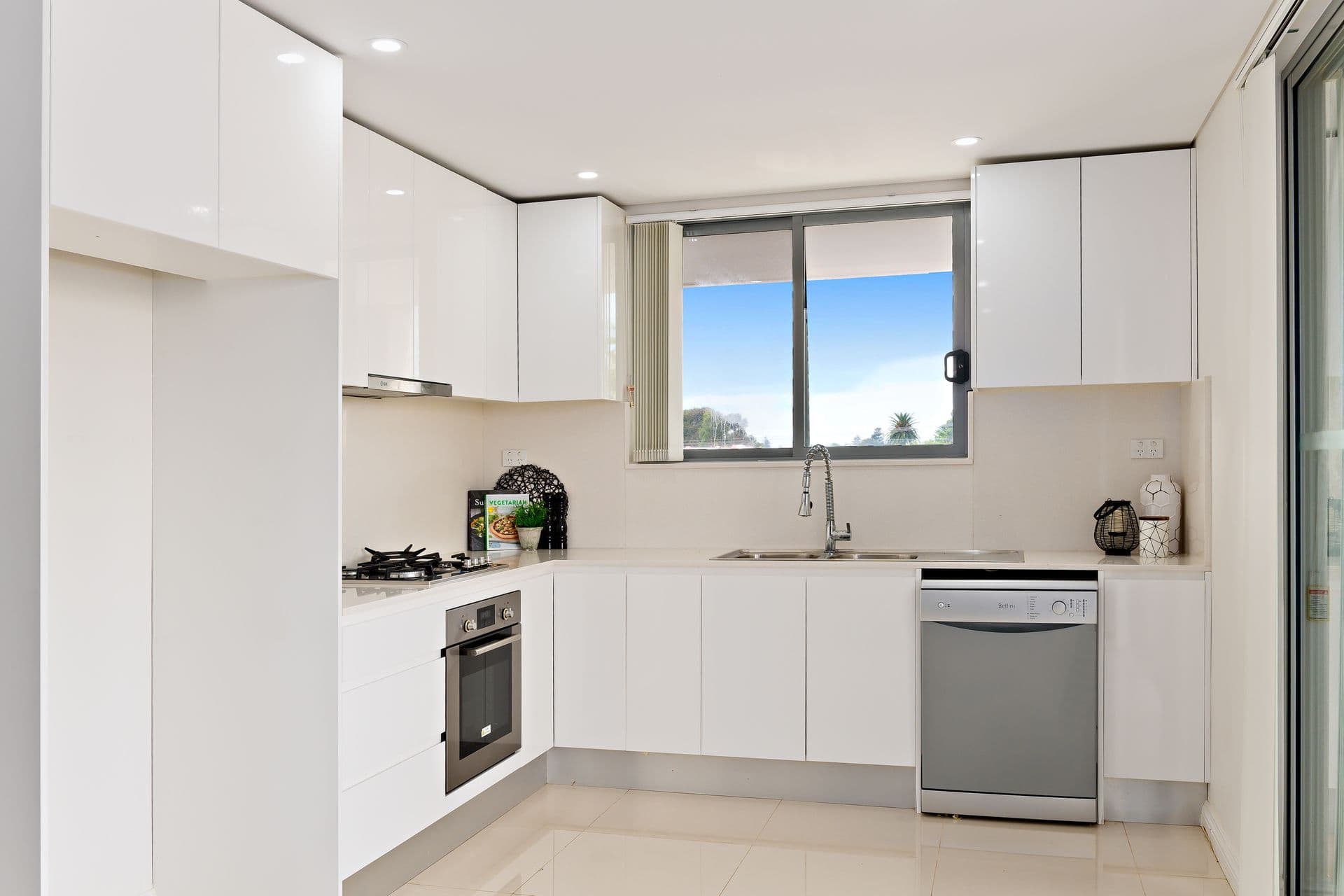 5/2-4 Dillon Street, Ramsgate, NSW, 2217, Mount Garnet - Thumbnail 3