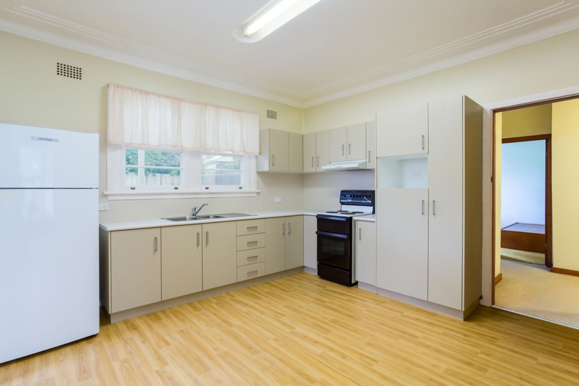 27 Joslin Street, Kotara, NSW, 2289, Kotara - Thumbnail 3