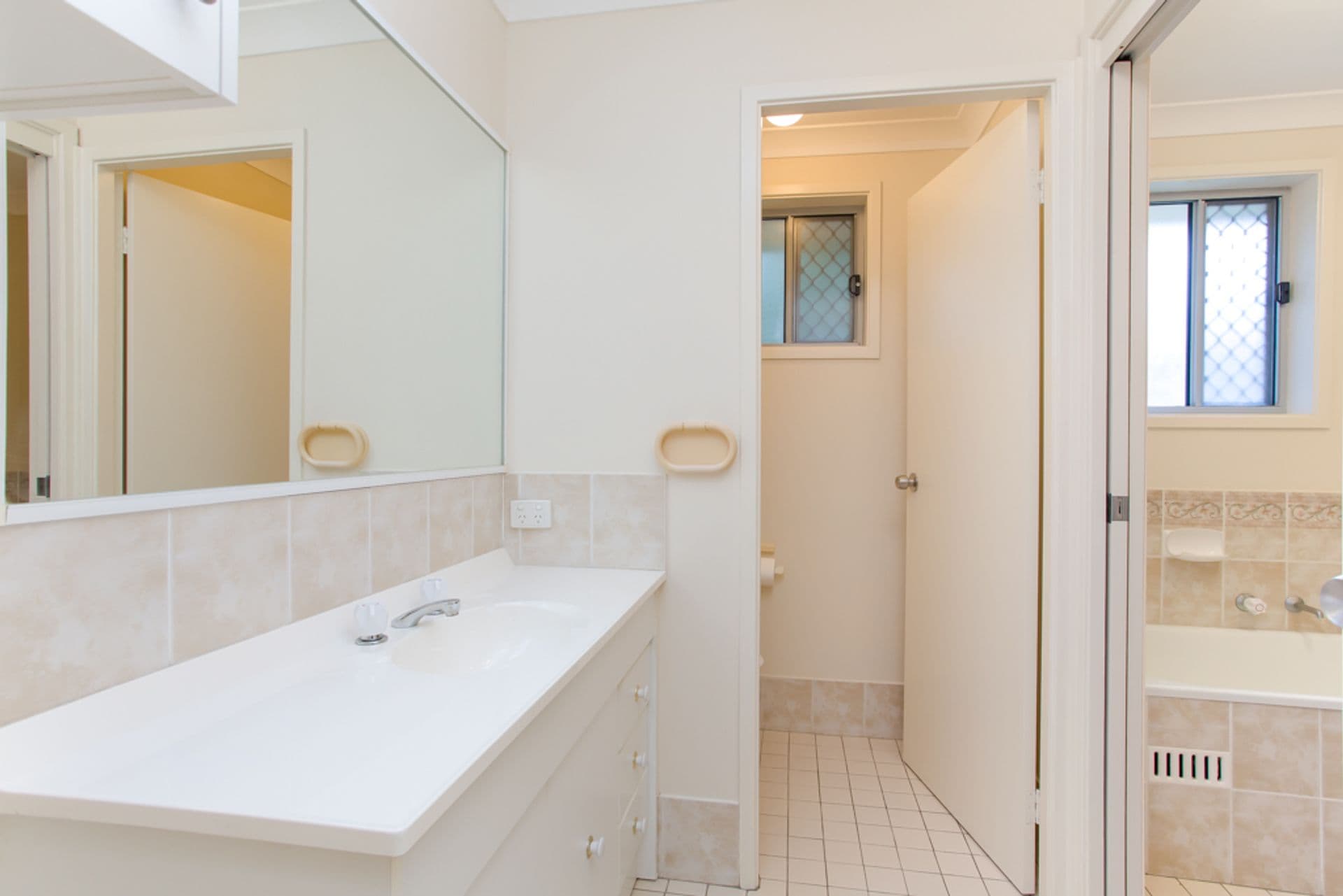 2B Whitehaven Drive, Lakelands, NSW, 2282, Lakelands - Thumbnail 4