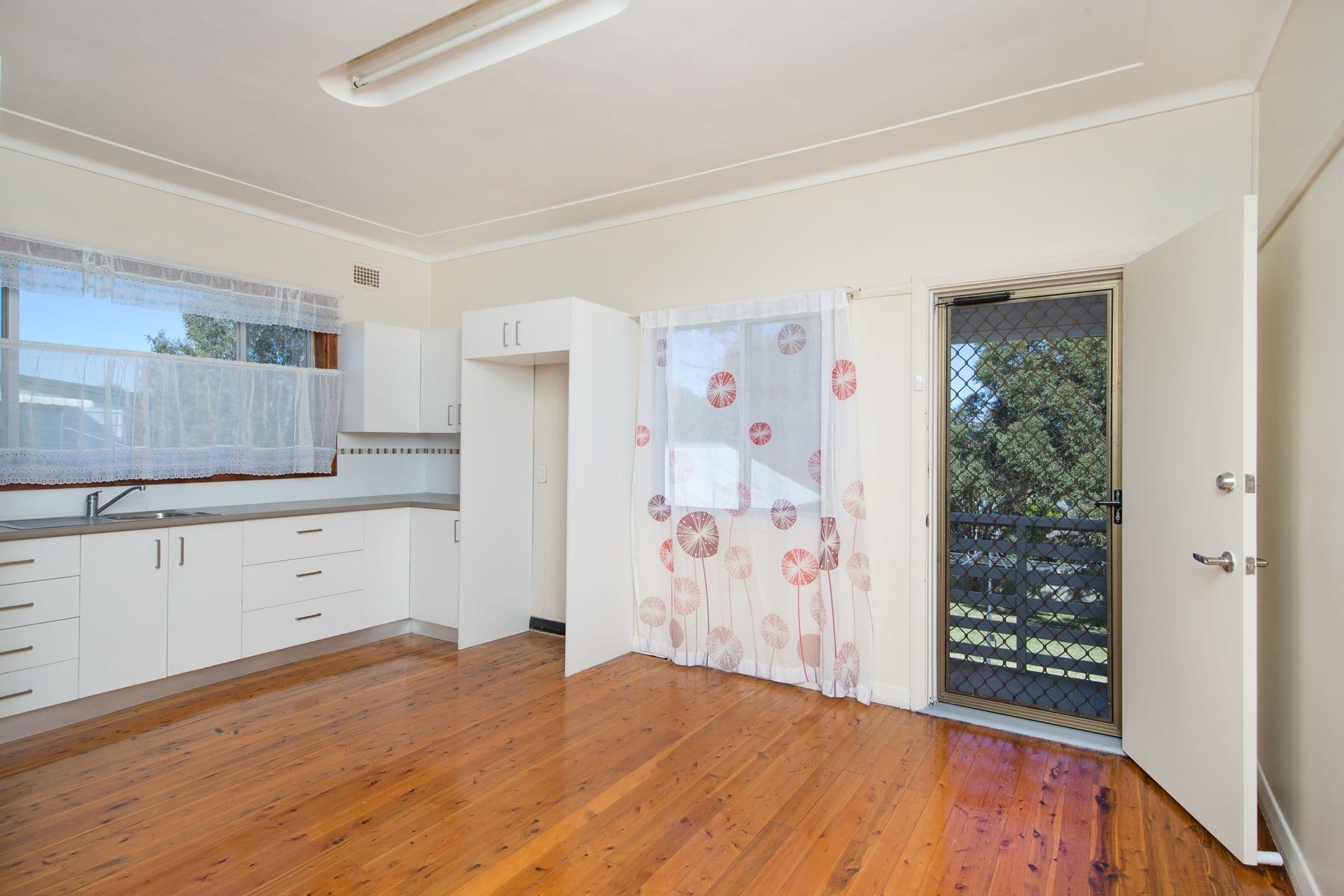 10 Stanley Street, Belmont, NSW, 2280, Belmont - Thumbnail 4