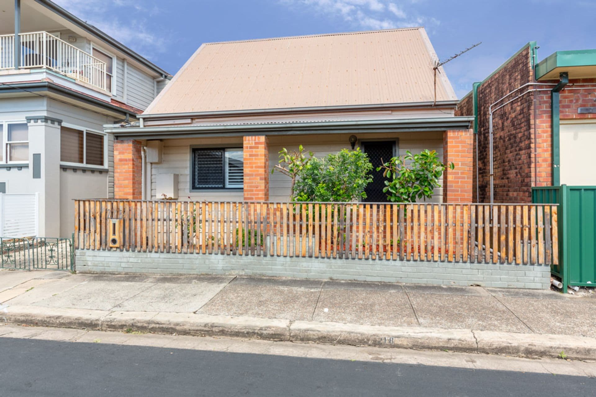 218 Gosford Road, Adamstown, NSW, 2289, Adamstown - Thumbnail 2