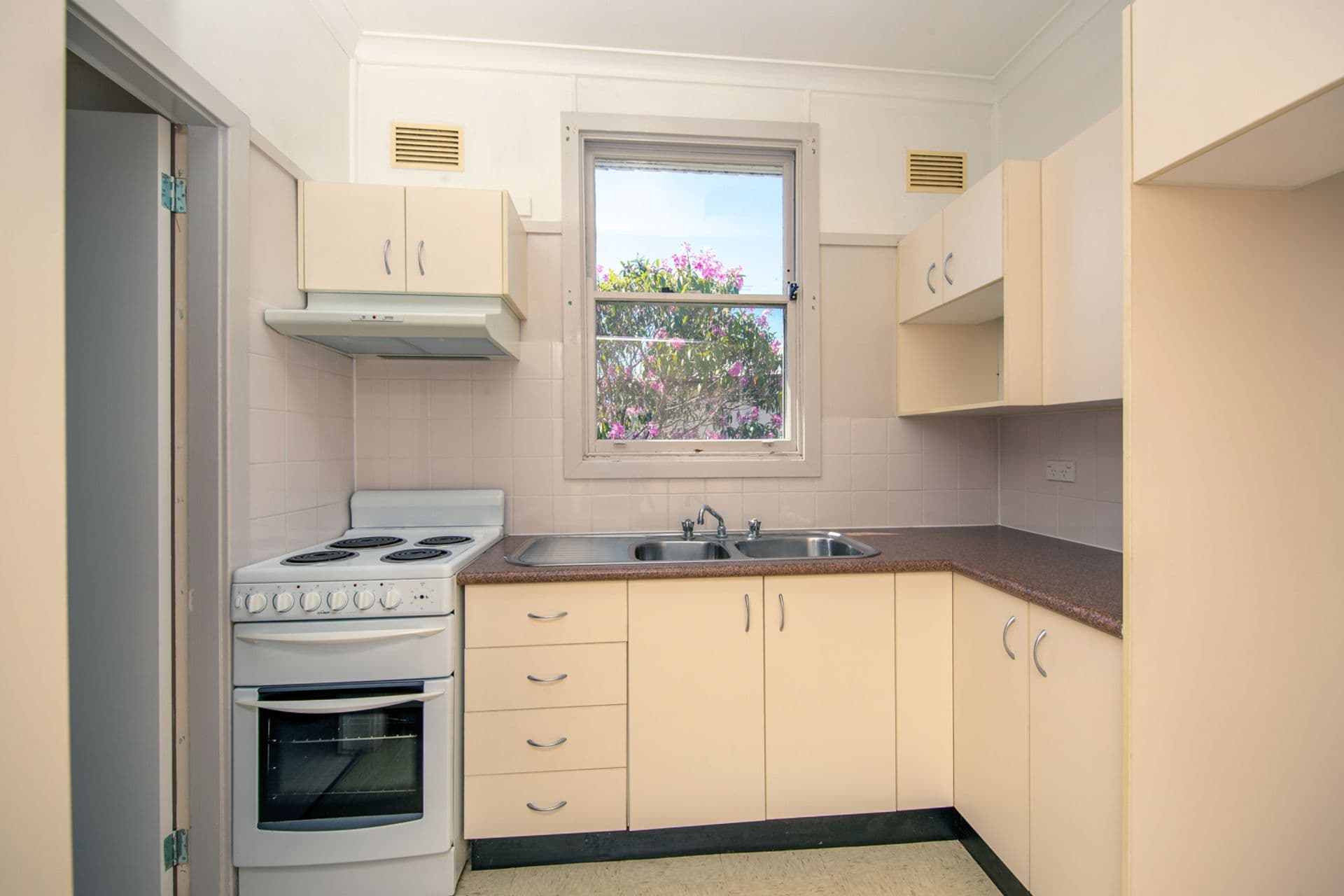 7 Blackbutt Parade, Kotara South, NSW, 2289, Kotara South - Thumbnail 3