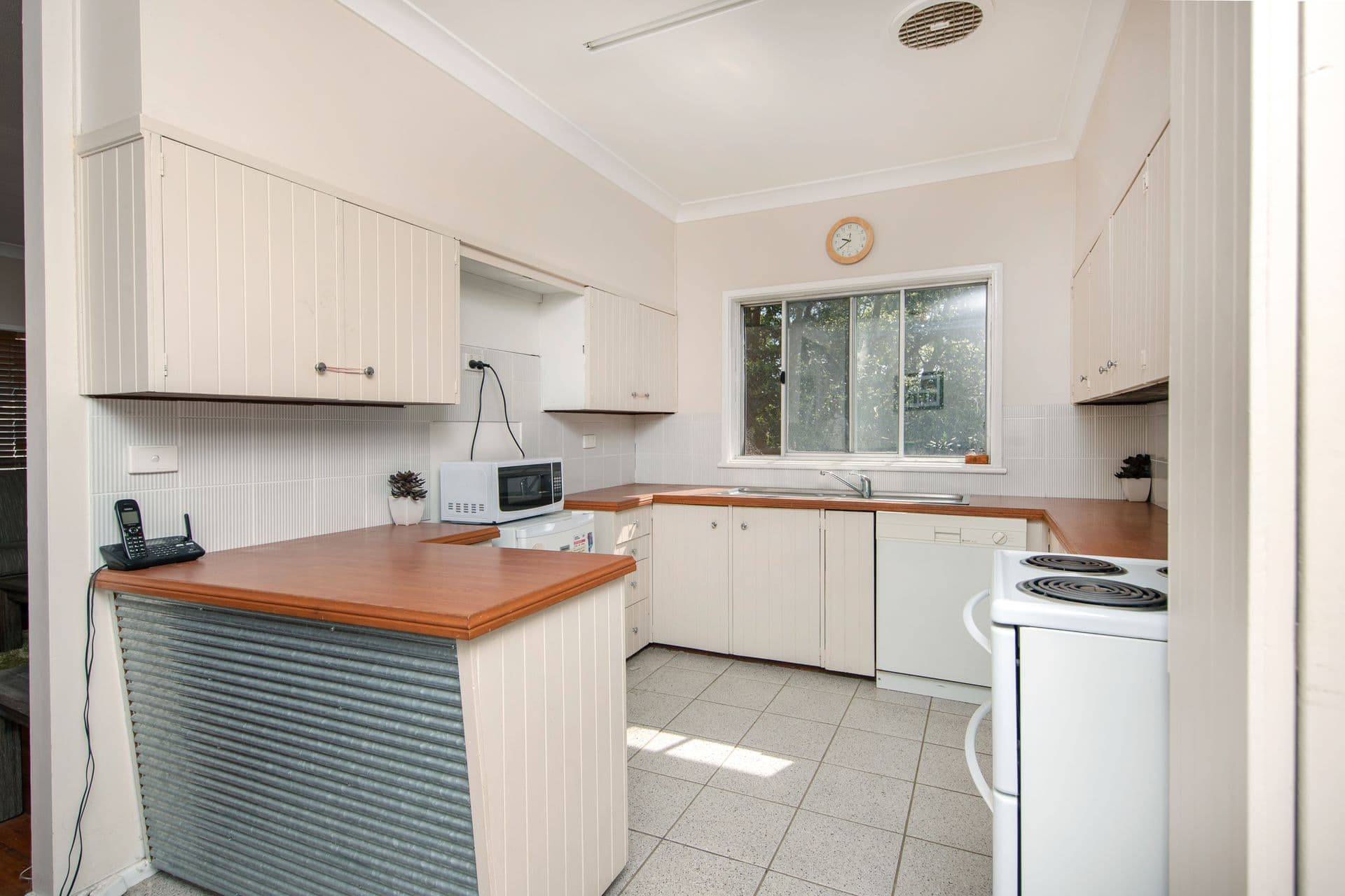 82 Roslyn Avenue, Charlestown, NSW, 2290, Charlestown - Thumbnail 2