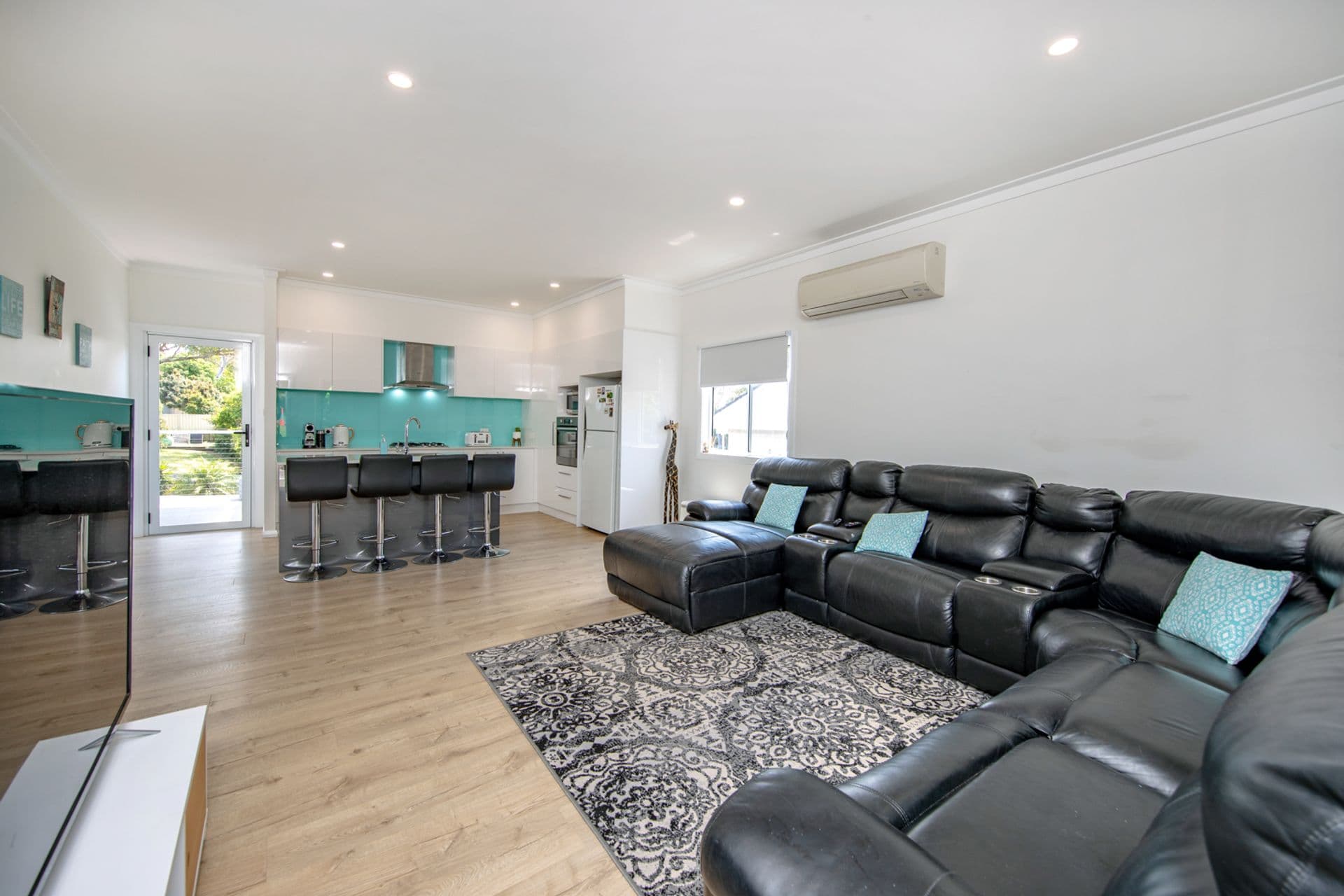 8 Merran Avenue, Charlestown, NSW, 2290, Charlestown - Thumbnail 2
