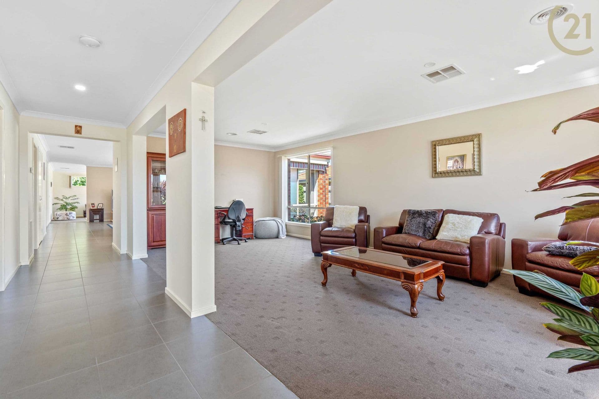 16 Terri Ester Drive, Berwick, VIC, 3806, Berwick - Thumbnail 2