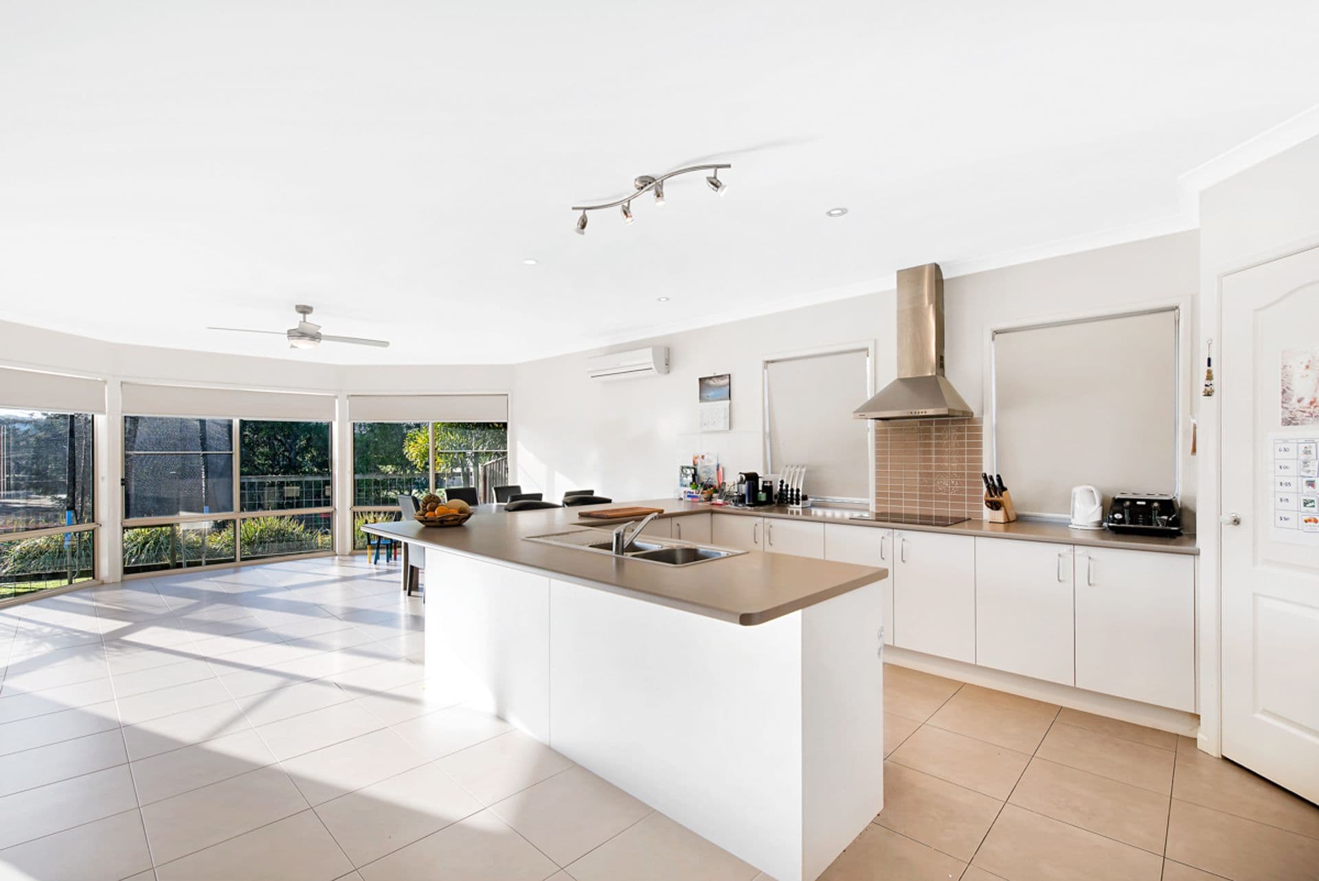 28 Maddock Avenue, Mooloolah Valley, QLD, 4553, Mooloolah Valley - Thumbnail 2